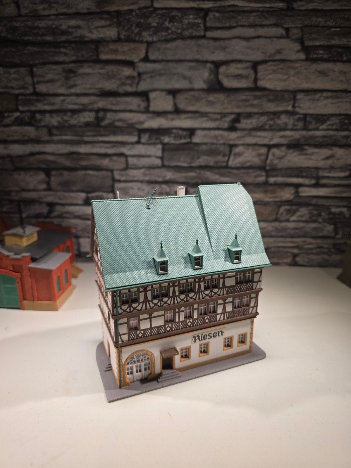vakwerkhuis Gasthof Riesen N spoor modeltrein 1:160, Overige merken, Gebruikt, Gelijkstroom of Wisselstroom, Brug, Tunnel of Gebouw