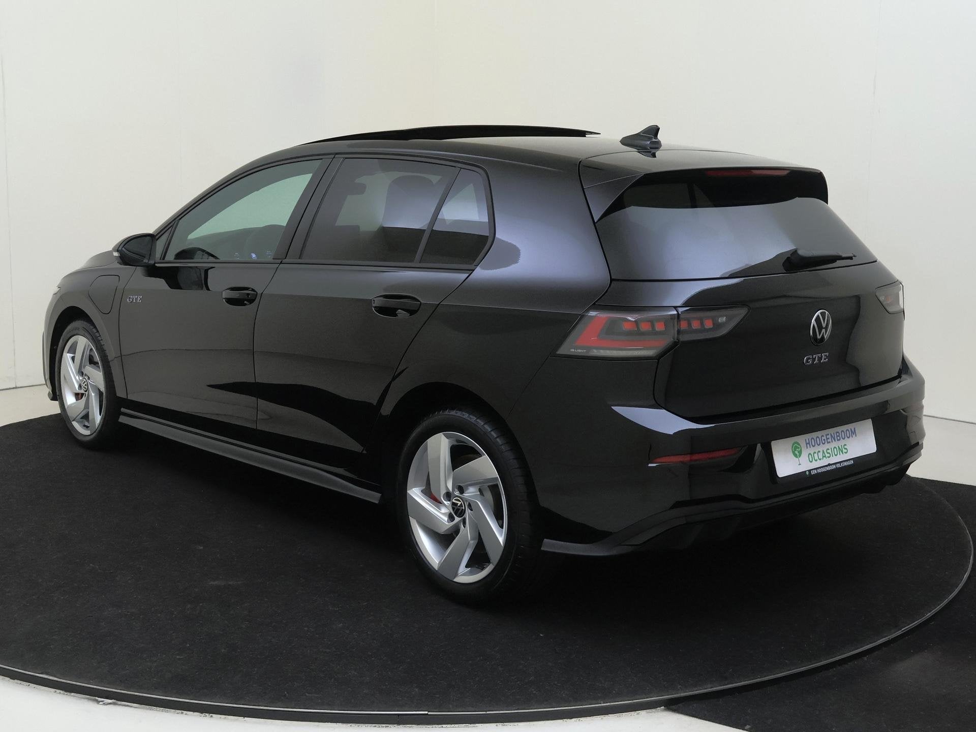 Volkswagen Golf 1.5 eHybrid GTE | SoH 97% | Panoramadak | He, 12 maanden, Stof, 4 cilinders, 1700 kg