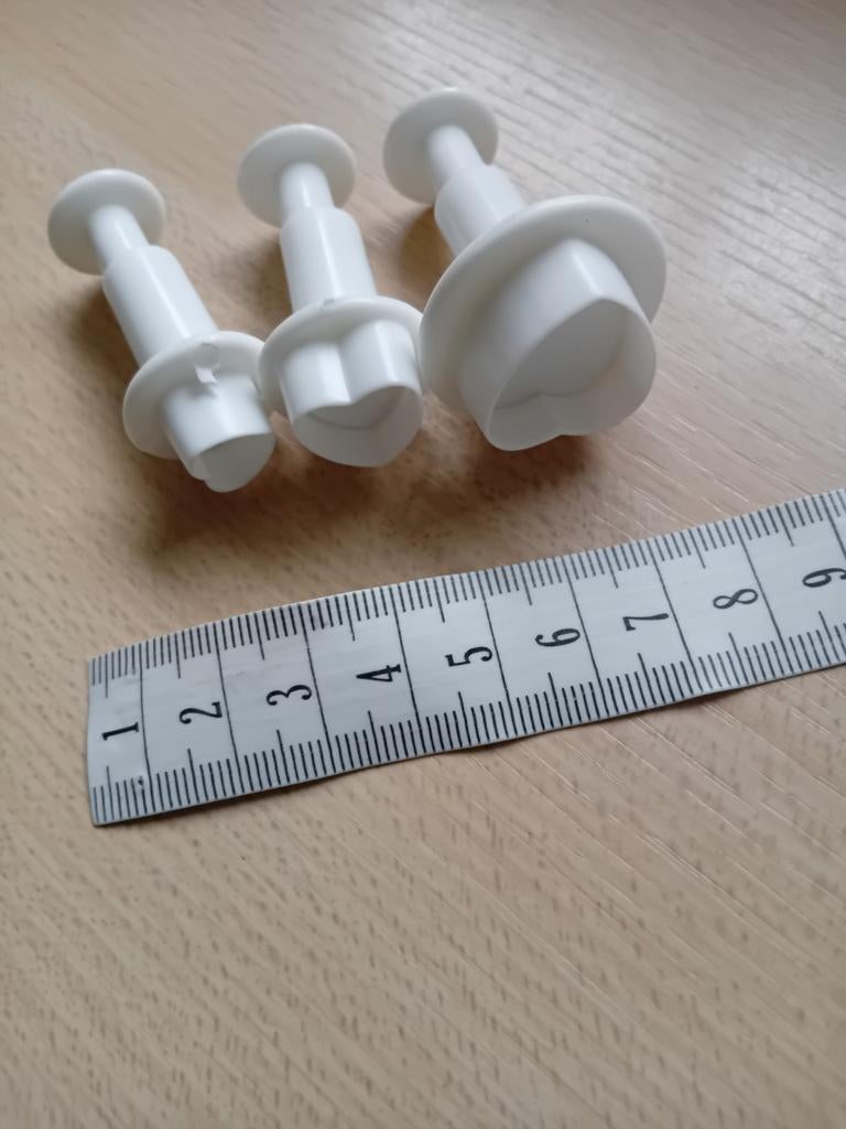 3 Nieuwe Hartjes Stekers voor Fondant of Marsepein, Overige typen, Kunststof, Nieuw, Ophalen of Verzenden