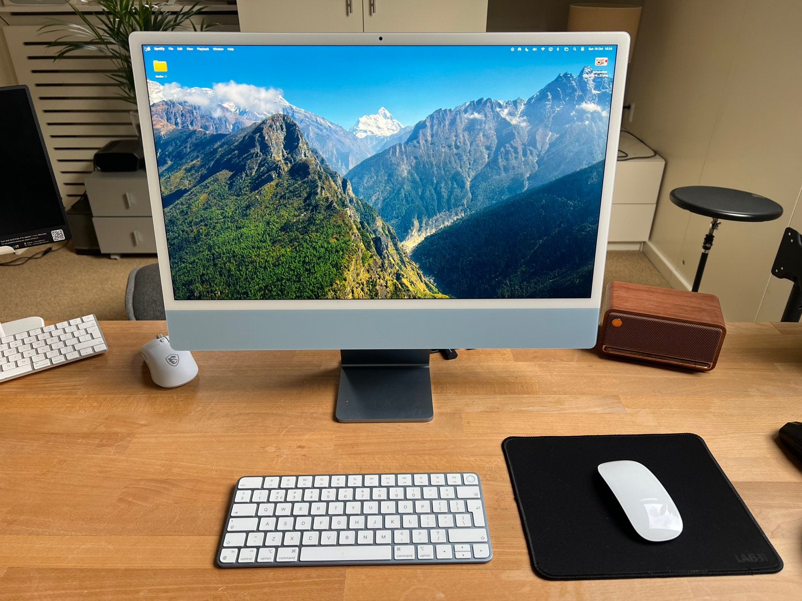 Imac M1 Blauw - PRIJS VAST 256gb 8gb Ram - Gekocht in 2024, Computers en Software, Ophalen of Verzenden, Zo goed als nieuw, IMac