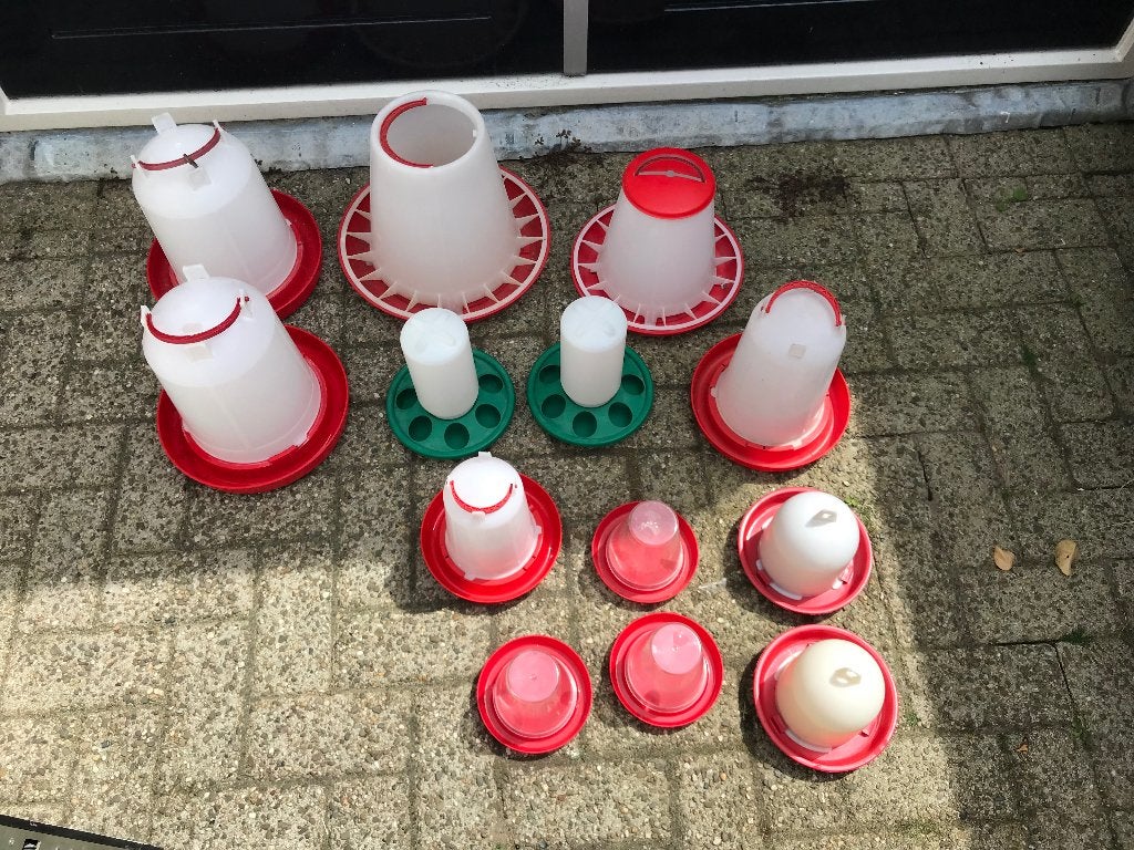 Drink en voerbakken voor kippen, Dieren en Toebehoren, Pluimvee | Toebehoren, Ophalen, Zo goed als nieuw, Drinken en Voederen