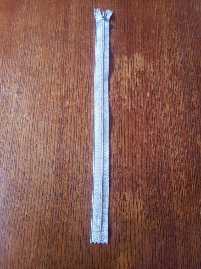 Nieuwe nylon YKK Blinde/Onzichtbare Rits -blauwGrijs - 38 cm, Hobby en Vrije tijd, Naaien en Fournituren, Ophalen of Verzenden