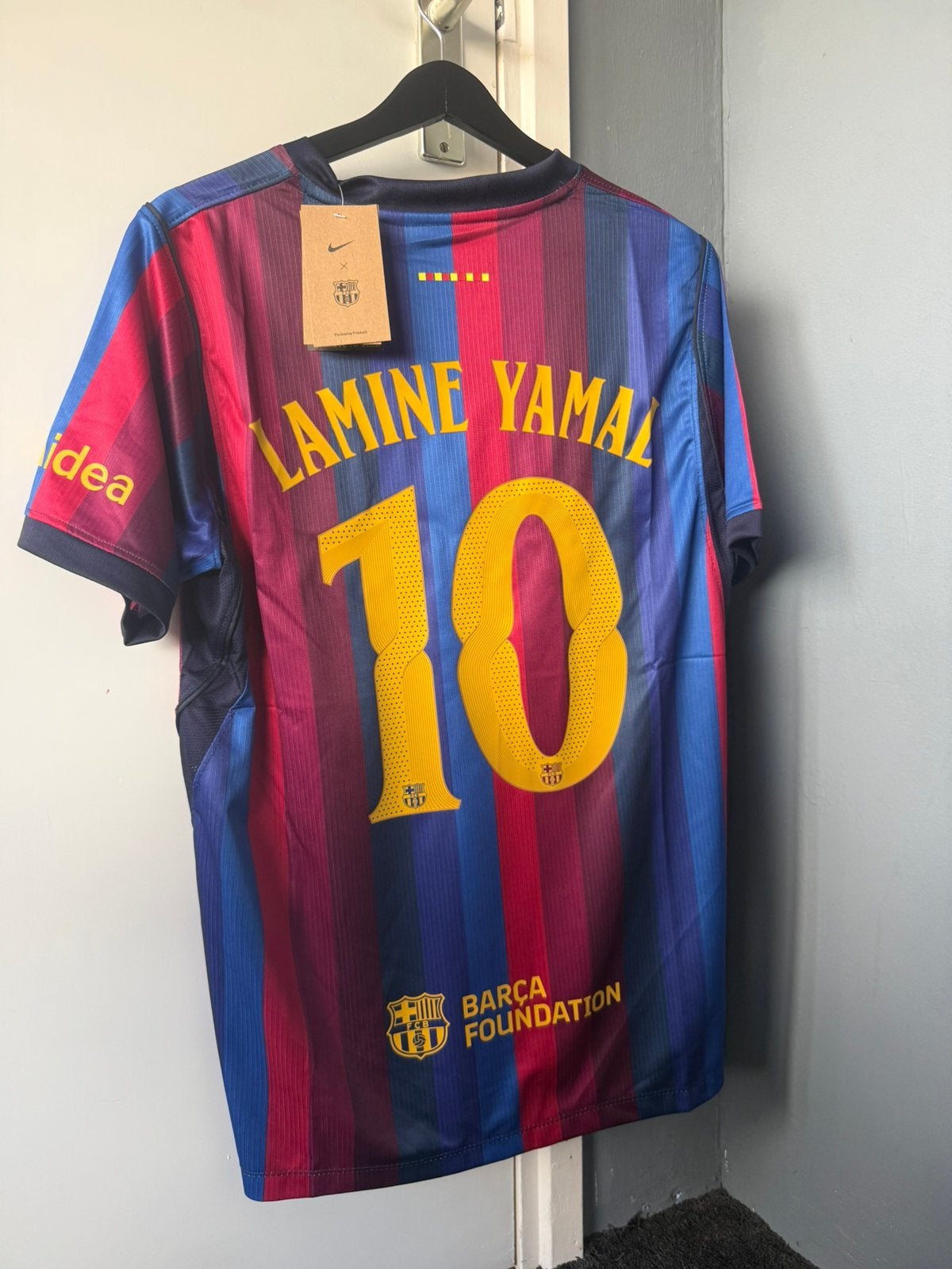 FC Barcelona Lamine Yamal #10 shirt – maat L, Verzamelen, Verzenden, Nieuw, Buitenlandse clubs, Shirt