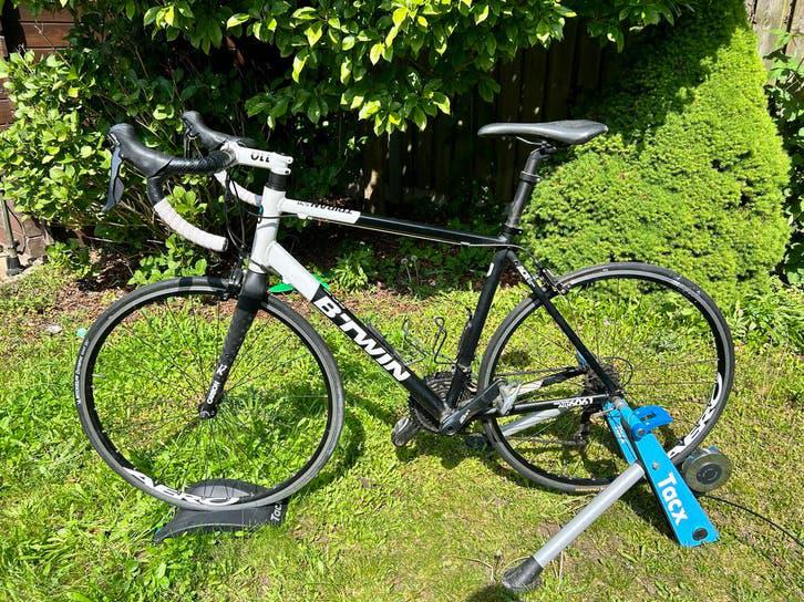 Racefiets met Tacx fietstrainer, Fietsen en Brommers, Fietsen | Racefietsen, Overige merken, 28 inch, Gebruikt, Aluminium