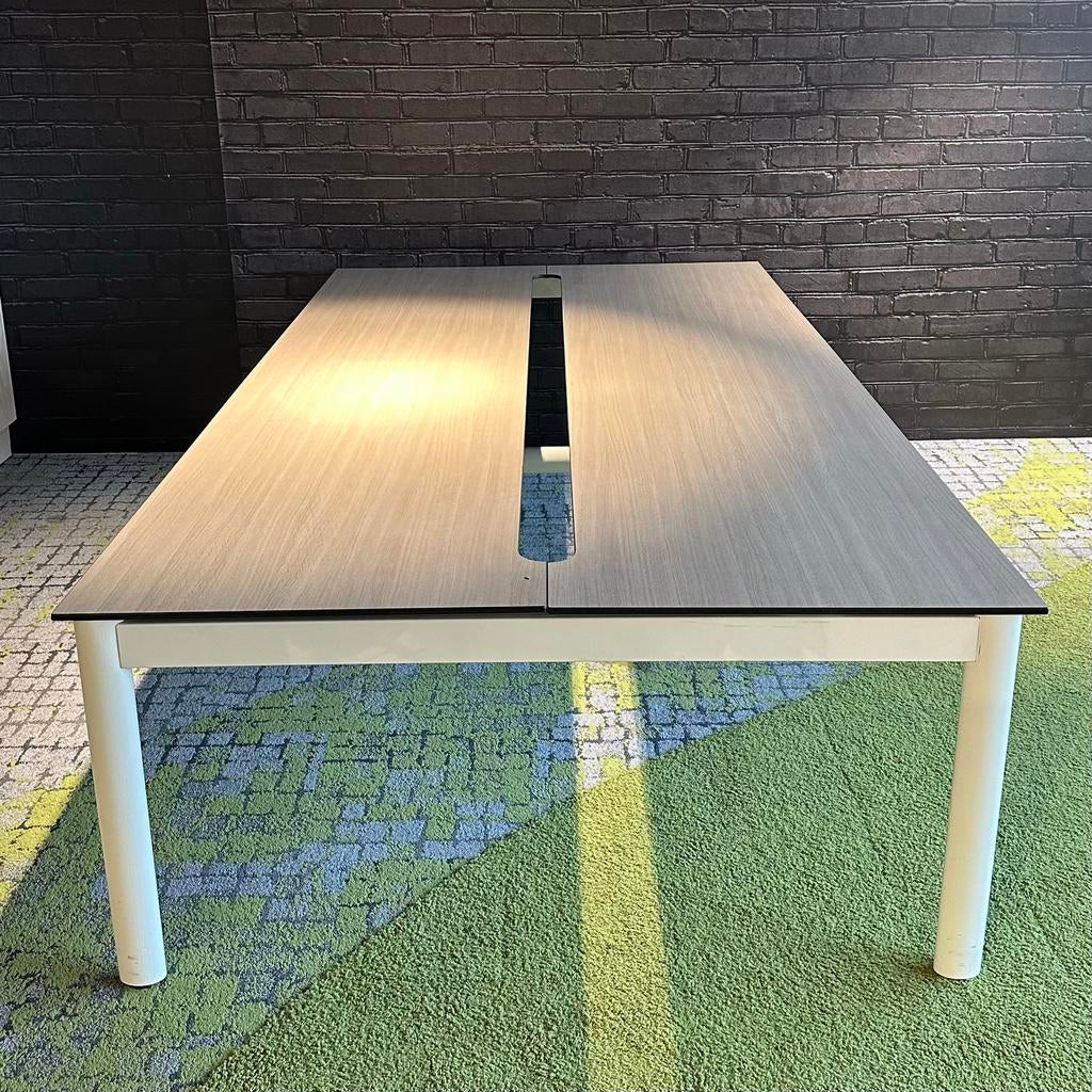 Moderne kantoortafel - Ruim en functioneel, Ophalen, Zo goed als nieuw