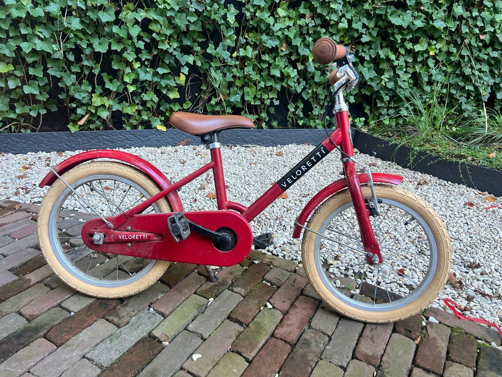 Veloretti Maxi 16 inch kinderfiets - Rood, Fietsen en Brommers, Ophalen, Zo goed als nieuw, Velgrem, 16 tot 20 inch