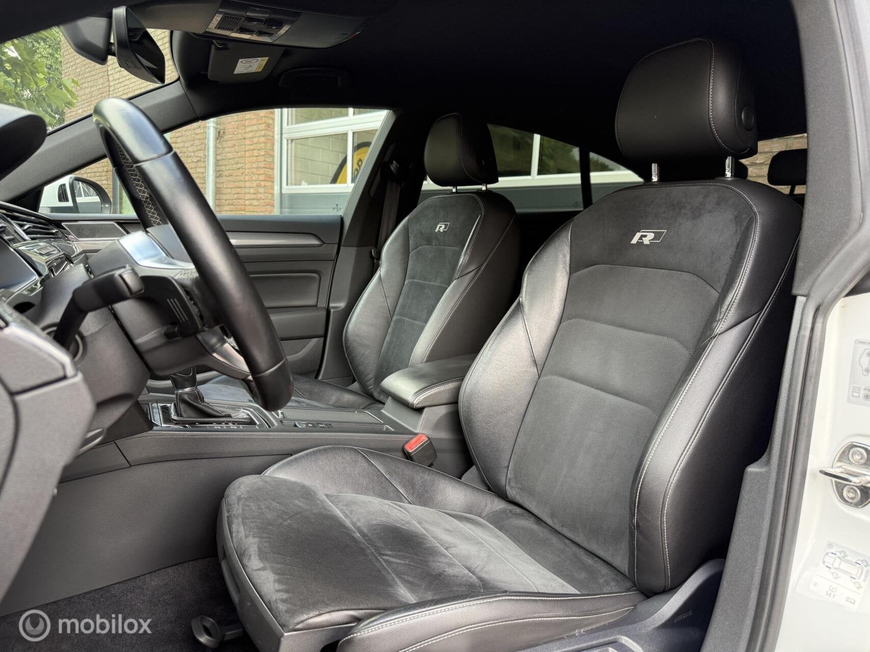 Volkswagen Arteon 2.0 TSI R-Line Alcantara Carplay Navi Came, Auto's, Arteon, Zwart, 1984 cc, Wit