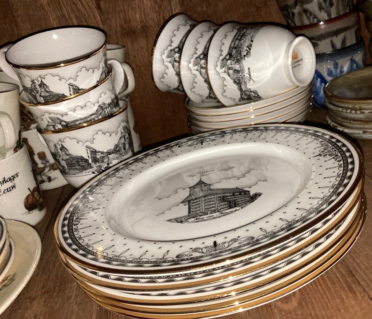 Vintage zwart wit porseleinen servies met gebouwdecoratie, Ophalen of Verzenden