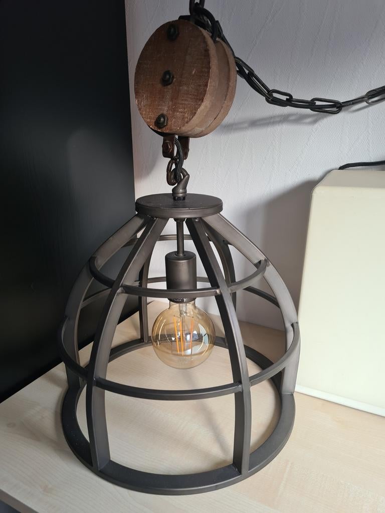 Industriële hanglamp met katrol - Stoer en uniek, Ophalen of Verzenden, Zo goed als nieuw, Hout, Industrieel, Vintage