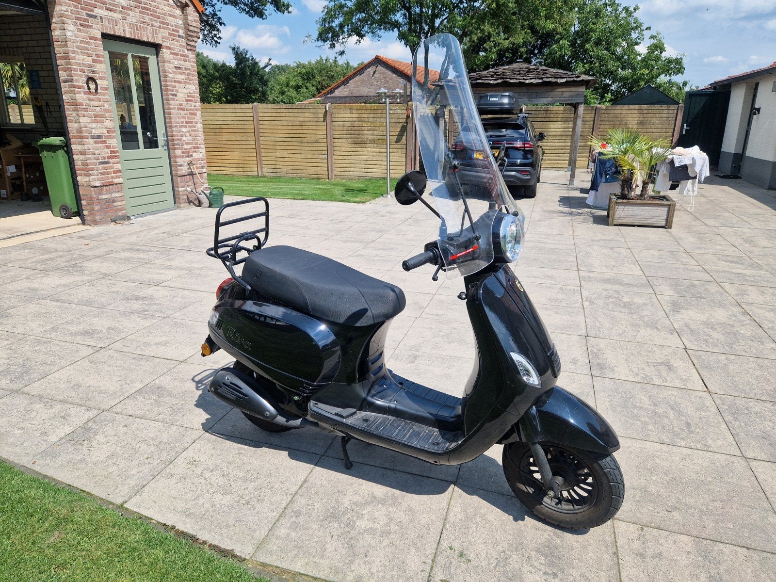 Zwarte BTC Riva scooter (2019 / lage km stand) - winds, Fietsen en Brommers, Scooters | Overige merken, Ophalen, Riva, Gebruikt