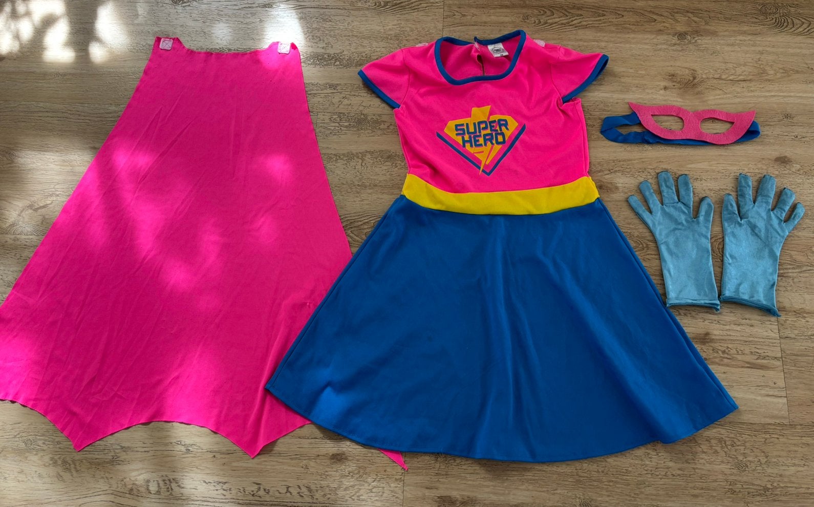 Verkleedpakje Super Hero - meisje - maat 128, Kinderen en Baby's, Carnavalskleding en Verkleedspullen, Ophalen of Verzenden, Gebruikt