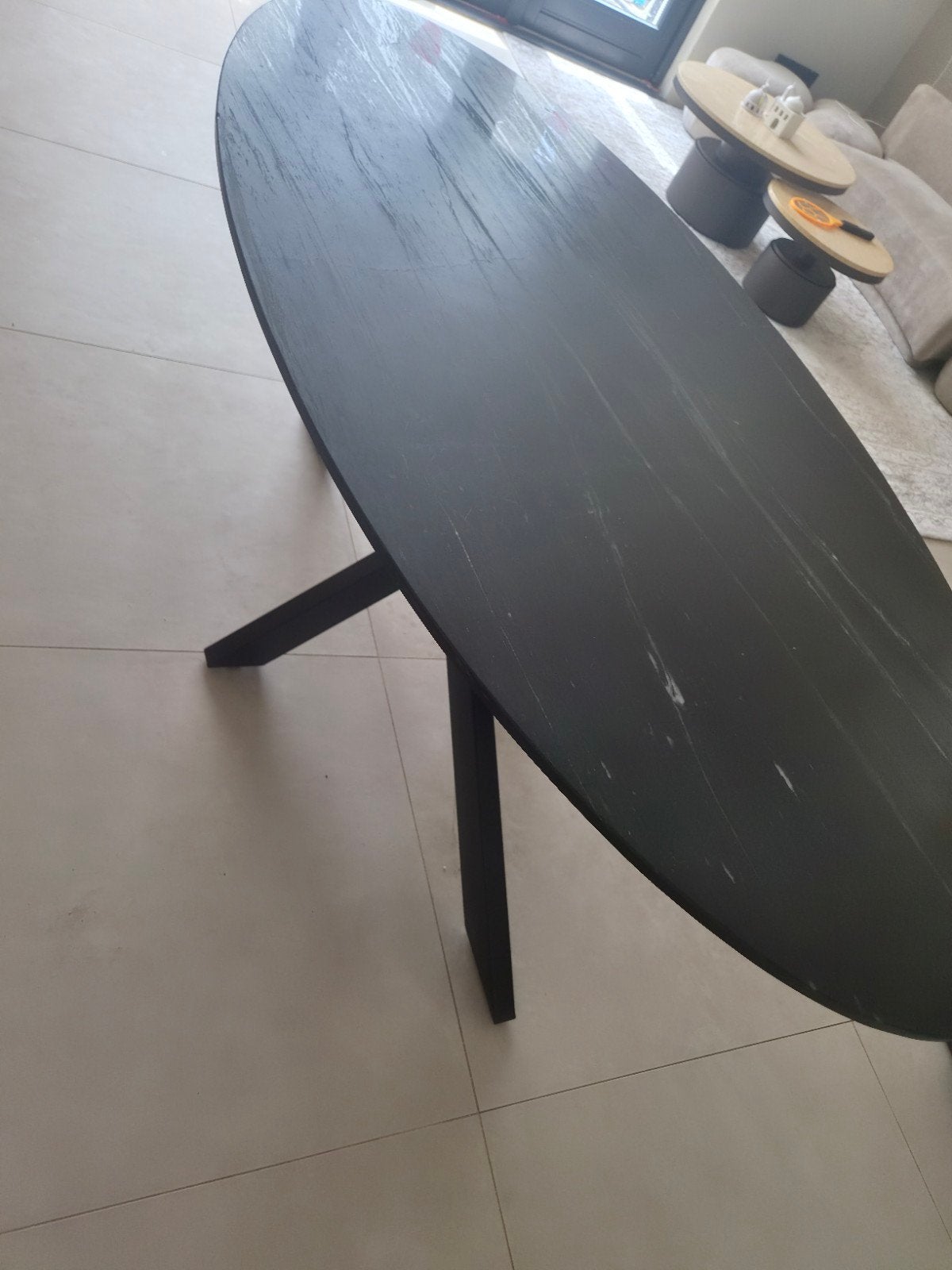 Ovale eettafel met marmerblad en zwart metalen onderstel, Huis en Inrichting, Tafels | Eettafels, Ophalen, Modern, Industrieel