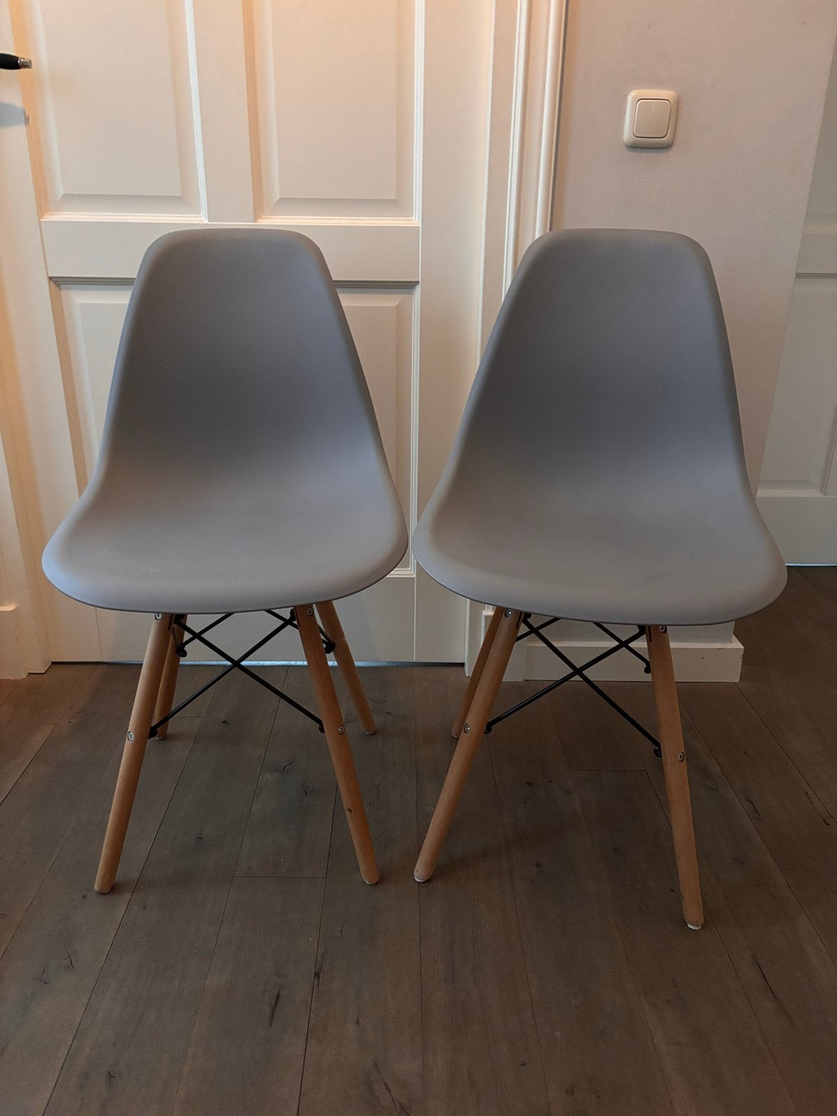 Kuipstoel grijs 2 stuks - DSW replica eetkamerstoel, Ophalen, Gebruikt, Twee, Grijs
