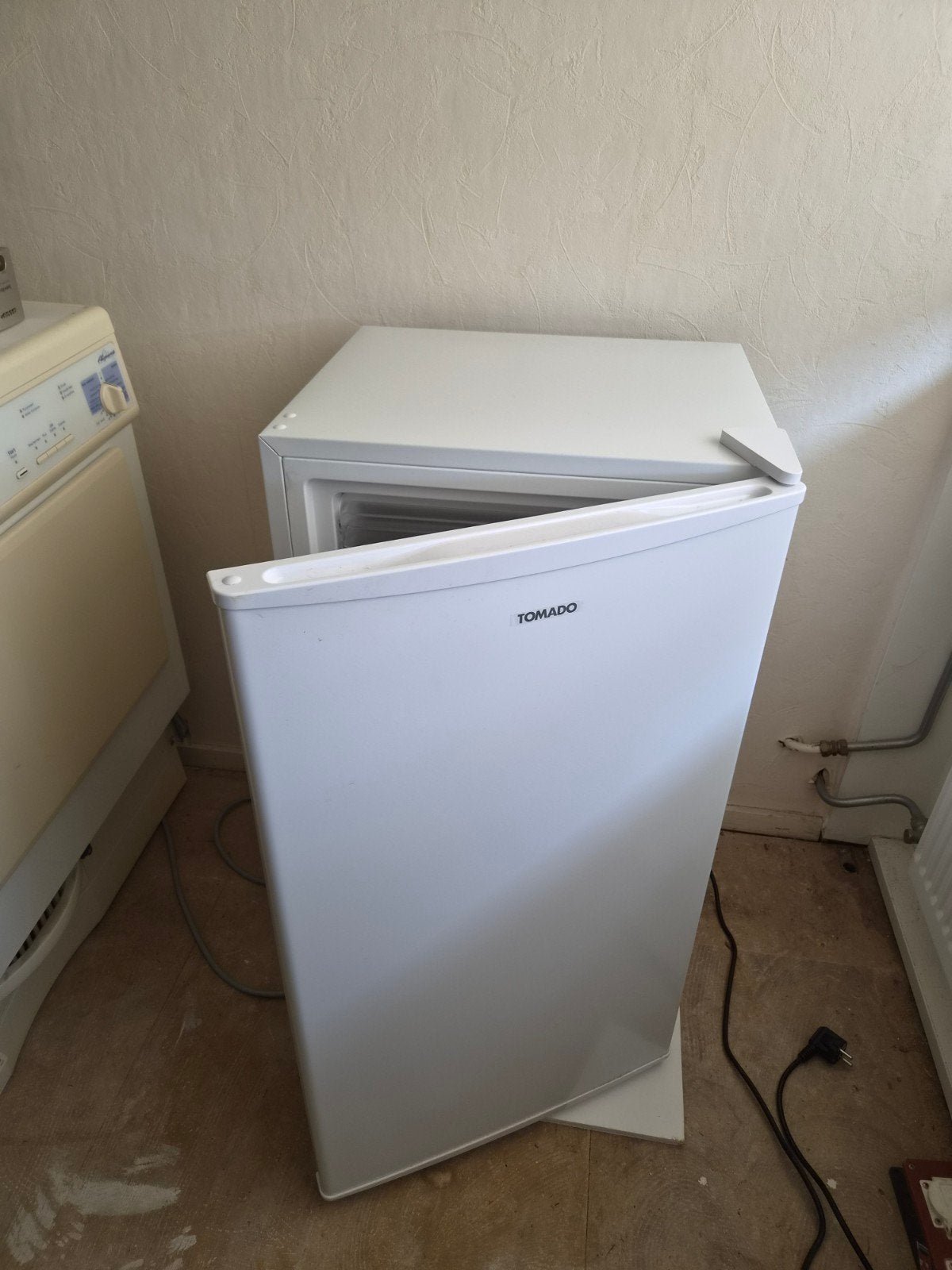 Tomado vriezer met 3 lades - Zo goed als nieuw, 75 tot 100 liter, Met aparte vriezer, Zo goed als nieuw, 45 tot 60 cm
