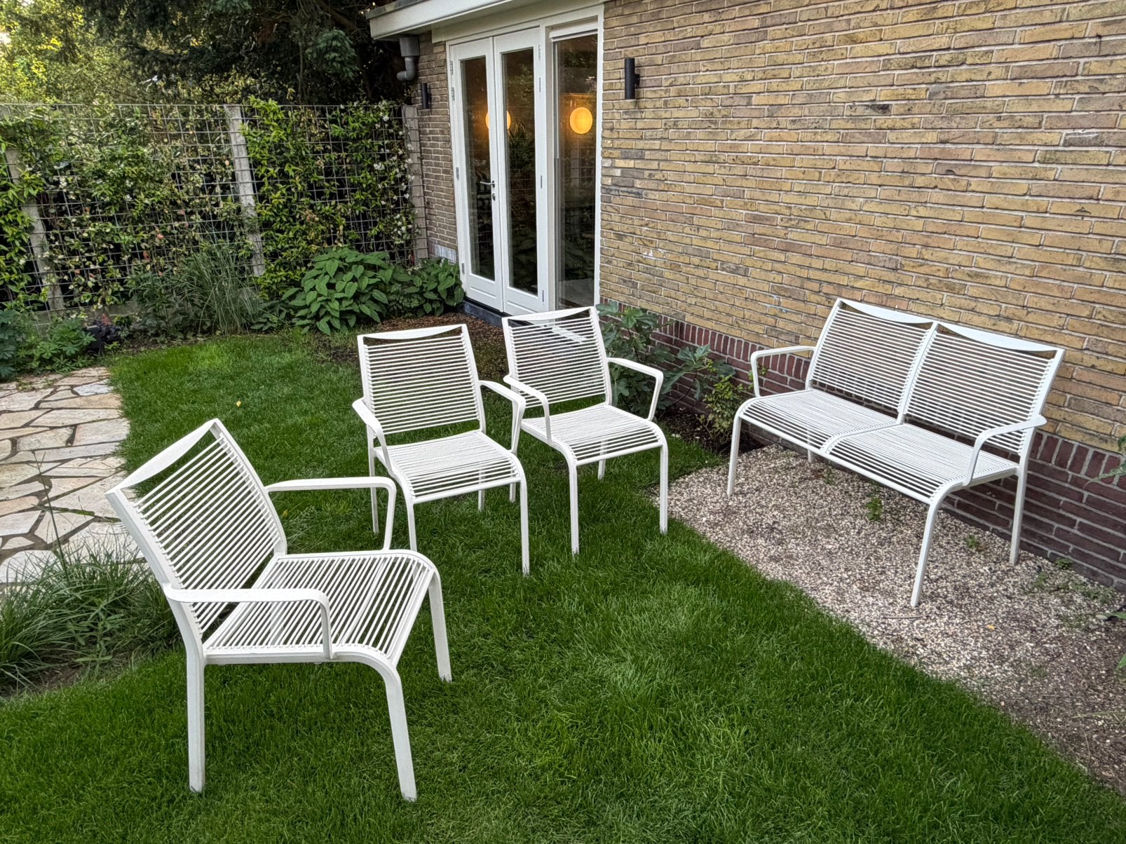 Apple Bee Hawaii tuinset wit — 2-zitsbank + 3 stoelen, Ophalen, Zo goed als nieuw, Wicker