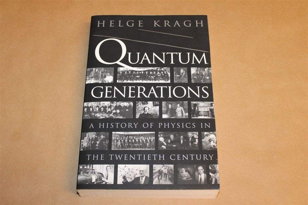 Quantum Generations — A History of 20th Century Physics, Boeken, Wetenschap, Zo goed als nieuw, Natuurwetenschap, Ophalen of Verzenden