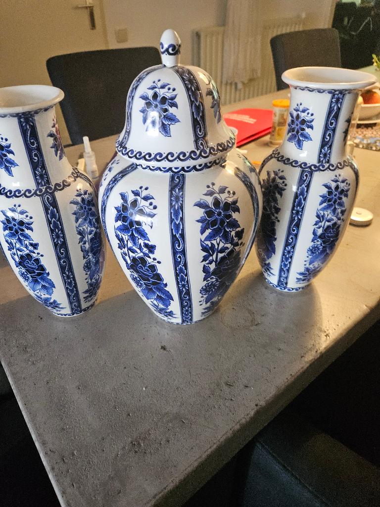 Delfsblauwe set urn met vazen, Ophalen