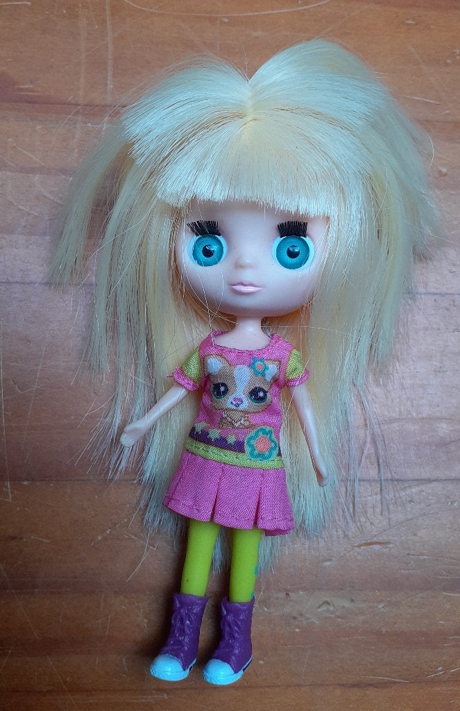 mini blythe pop littlest pet shop, Verzamelen, Poppen, Ophalen of Verzenden, Gebruikt, Pop
