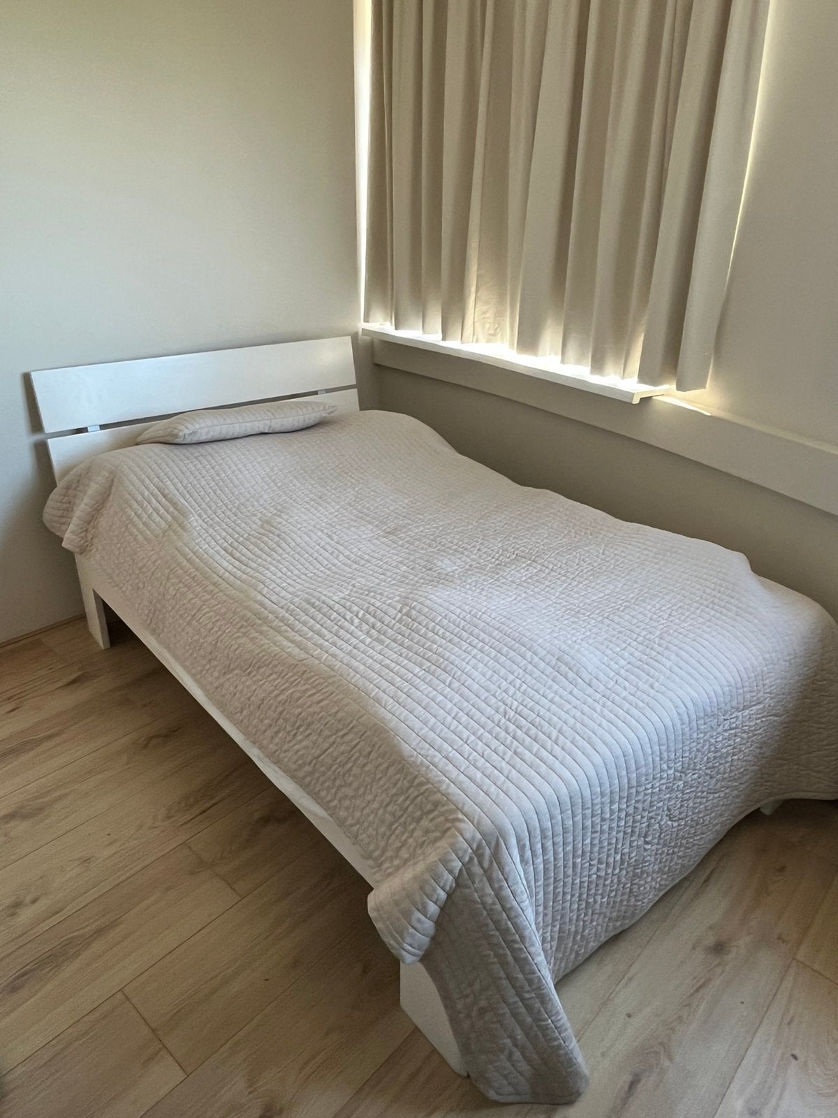 Ikea 120x200 bed, Ophalen, Wit, Zo goed als nieuw, Twijfelaar