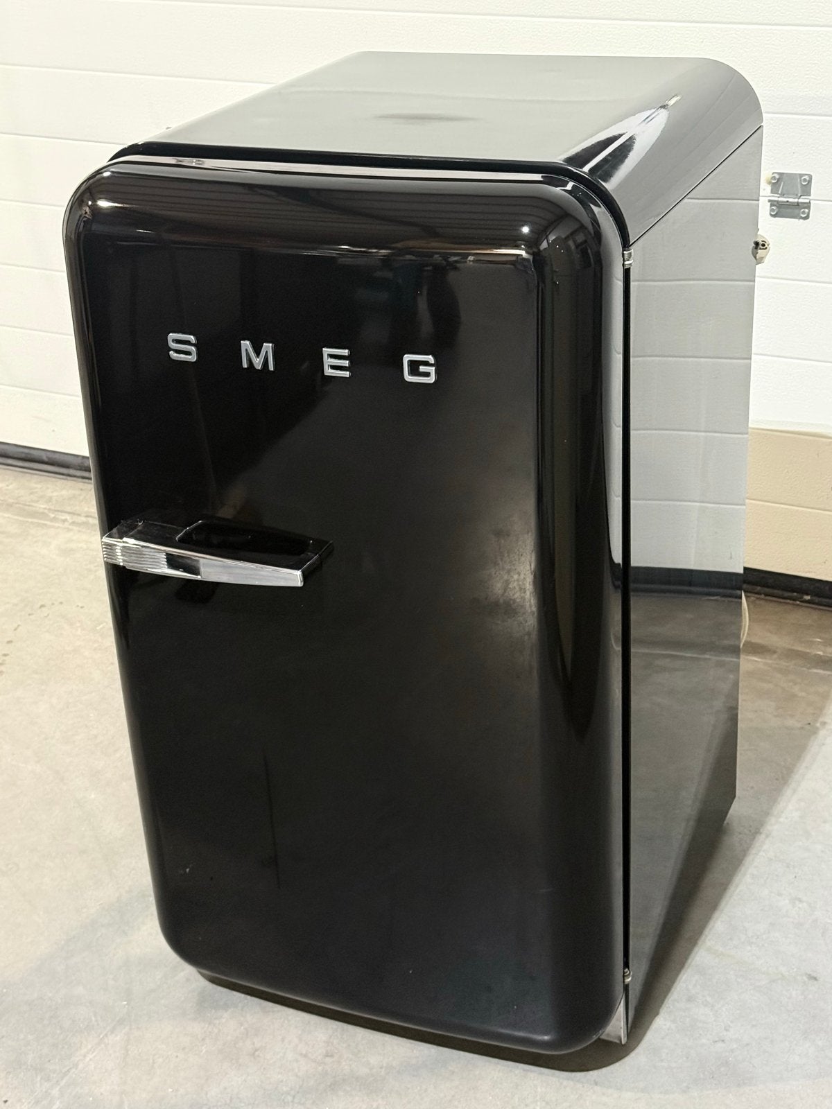 Smeg Koelkast Zwart - Schadevrij / Bezorgen mogelijk, Witgoed en Apparatuur, 85 tot 120 cm, Gebruikt, Bella, 100 tot 150 liter