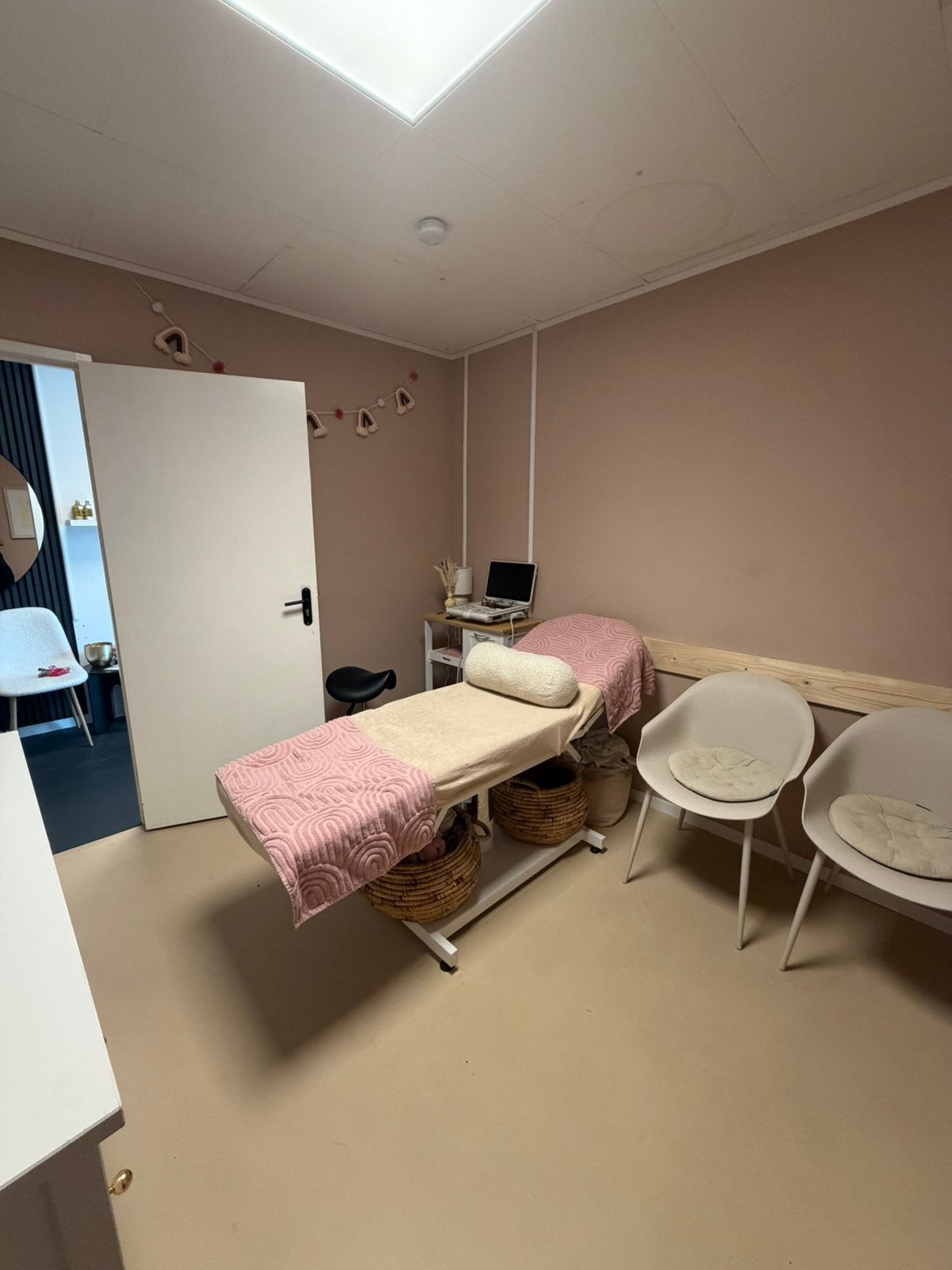 Praktijkruimte / kantoor ruimte te huur, Huizen en Kamers, Kamers te huur