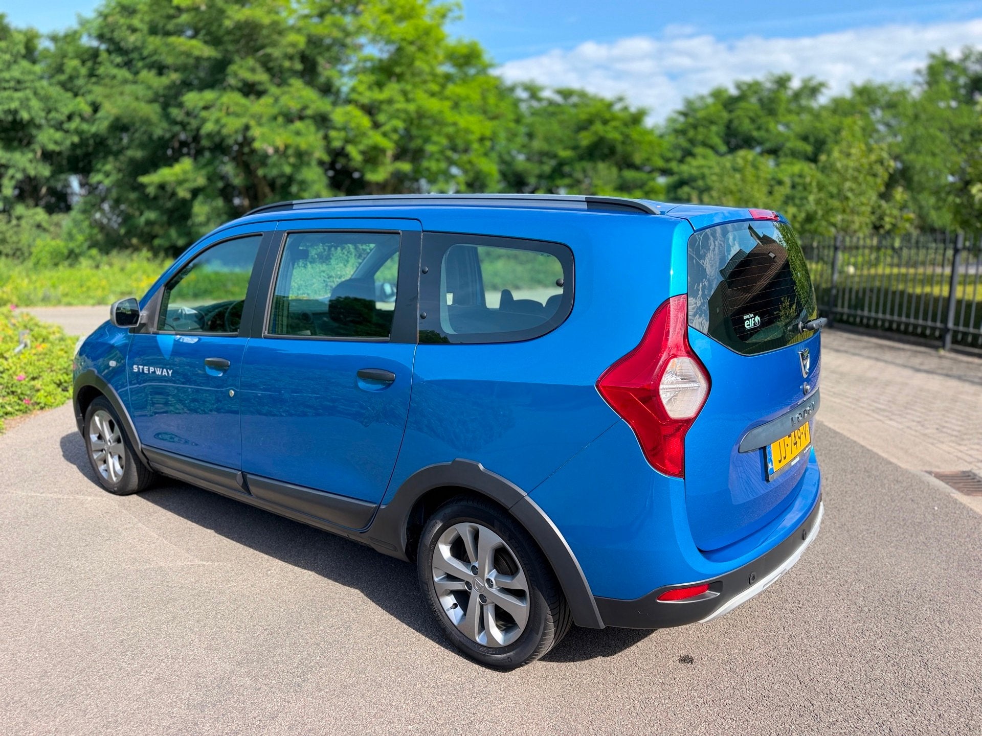 Dacia Lodgy 1.2 TCe Stepway 7-PERSOONS AIRCO CR.CONTR NAVIGA, Auto's, Voorwielaandrijving, Stof, Gebruikt, 4 cilinders