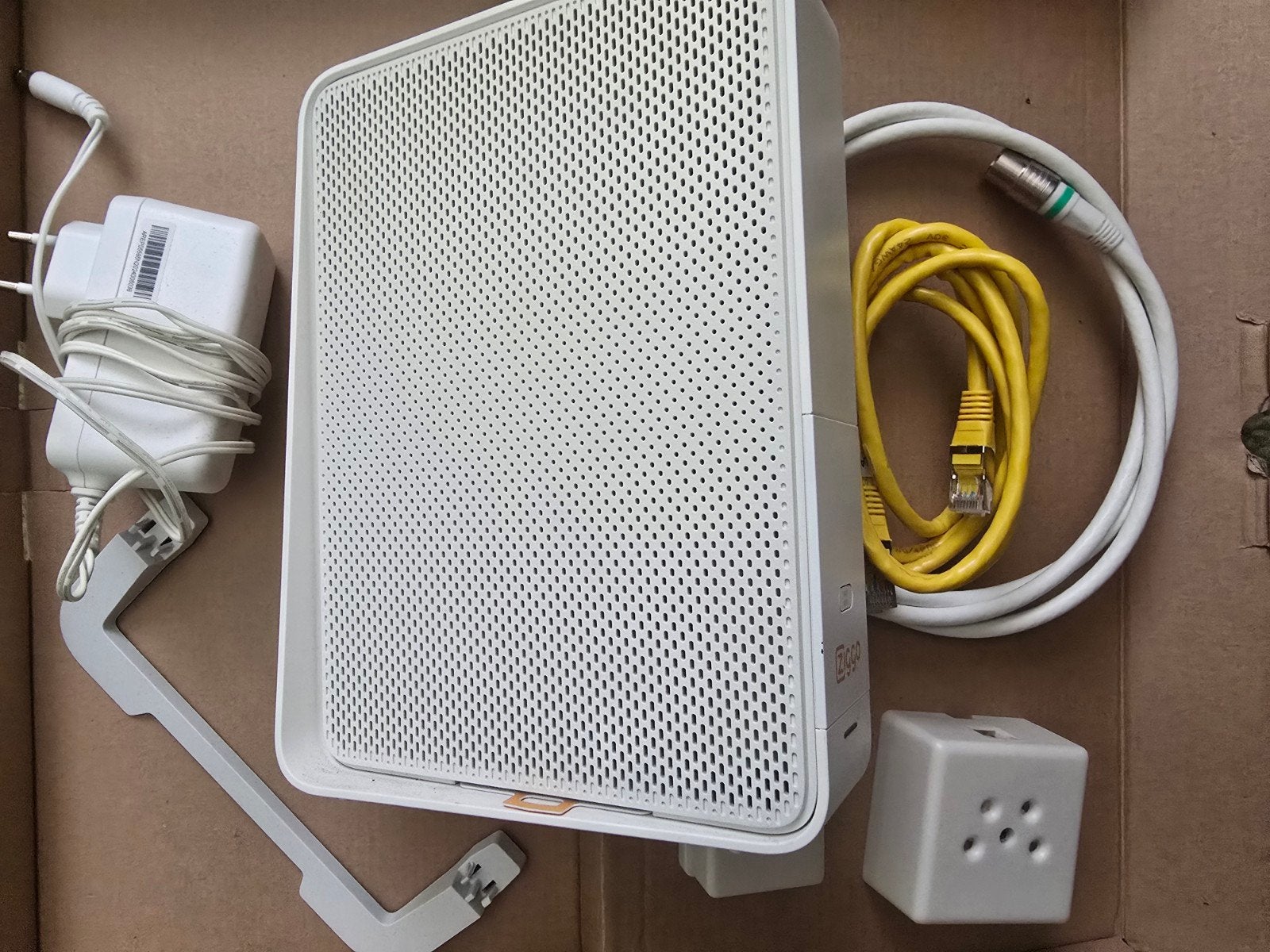 Ziggo smartWifi Modem TG2492LG-ZG kabelmodem, Ophalen of Verzenden, Zo goed als nieuw, Router met modem, Ziggo