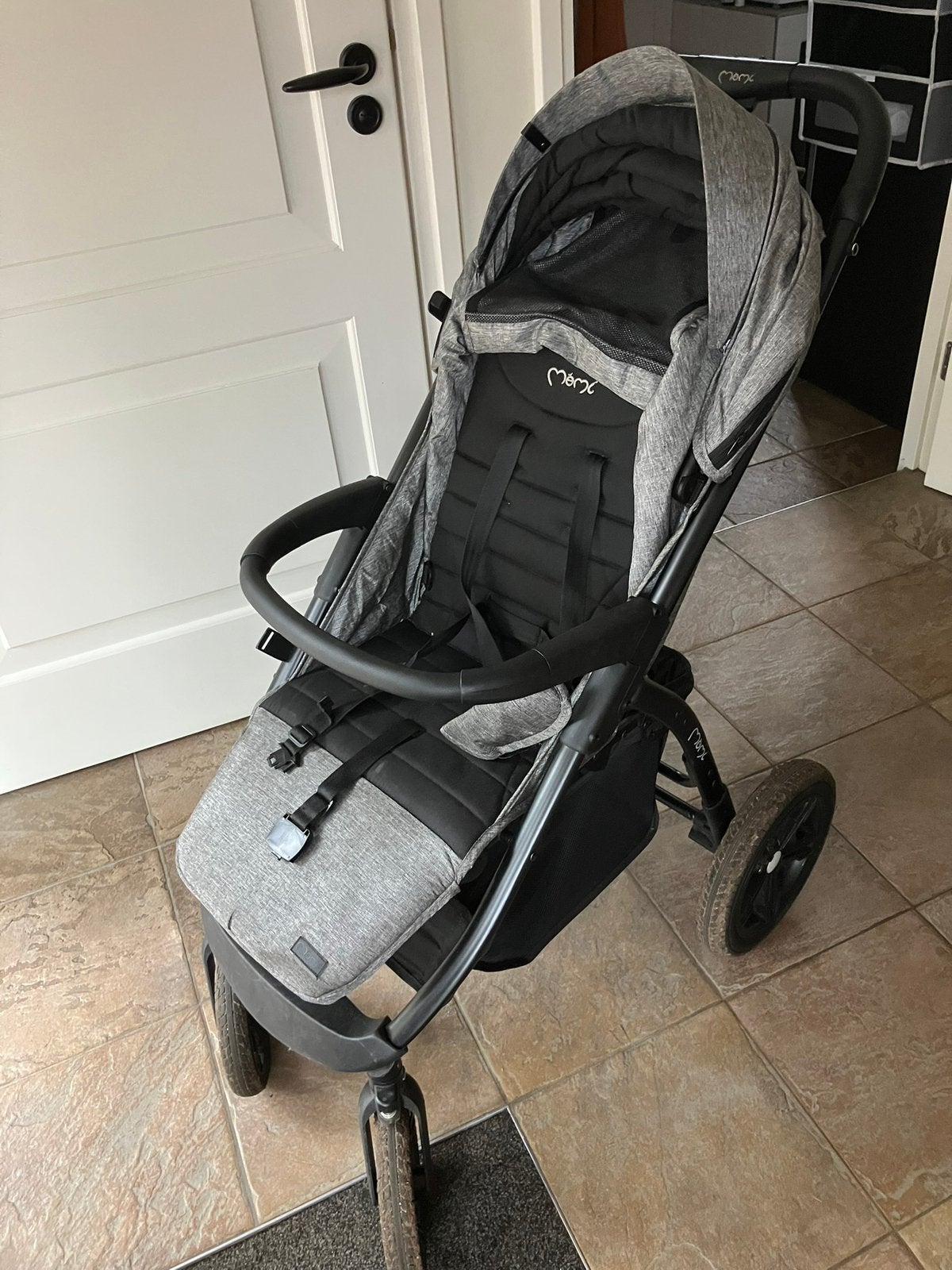 Buggy/wandelwagen momi miya, Ophalen, Gebruikt, Overige merken, Verstelbare rugleuning