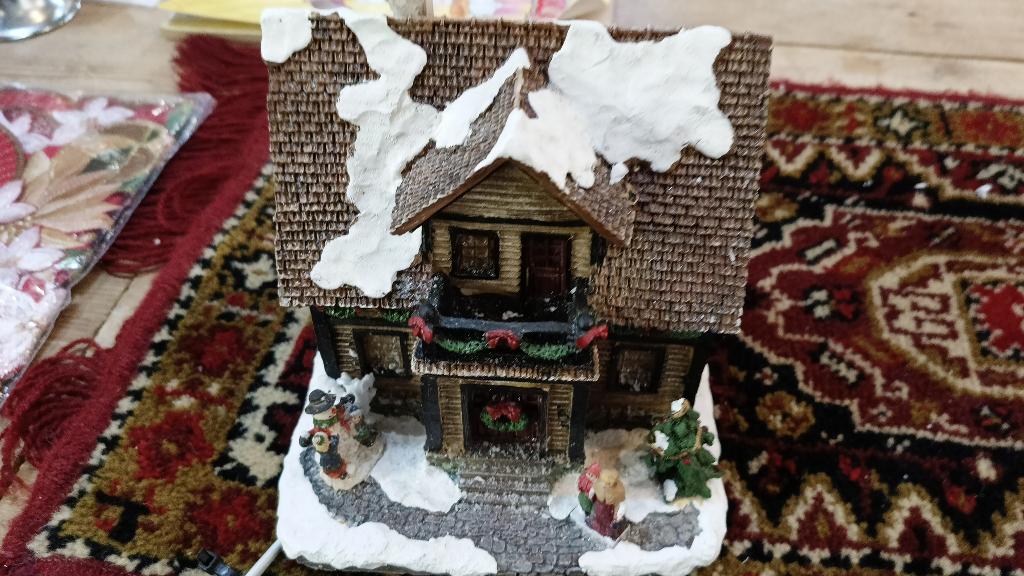 Kersthuisje met verlichting 15x15x16 cm, Diversen, Kerst, Ophalen of Verzenden, Zo goed als nieuw