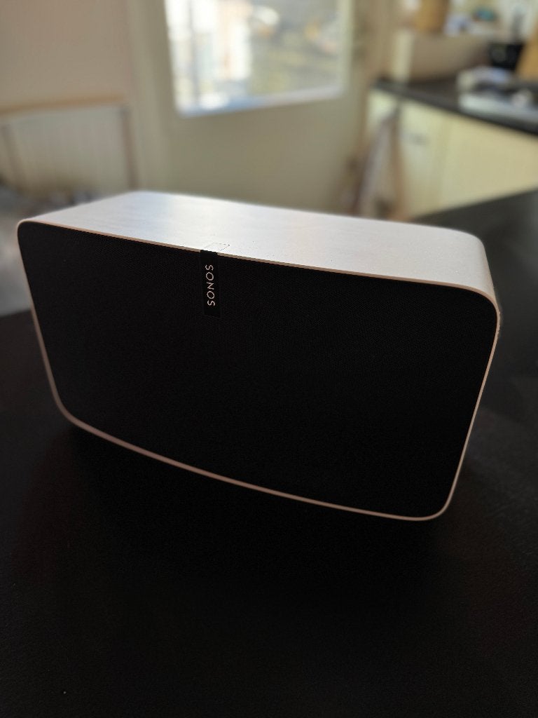 Sonos Play:5 Gen 2 - Witte Draadloze Smart Speaker, Audio, Tv en Foto, Ophalen, Slimme speaker, Inclusief kabels, Zo goed als nieuw