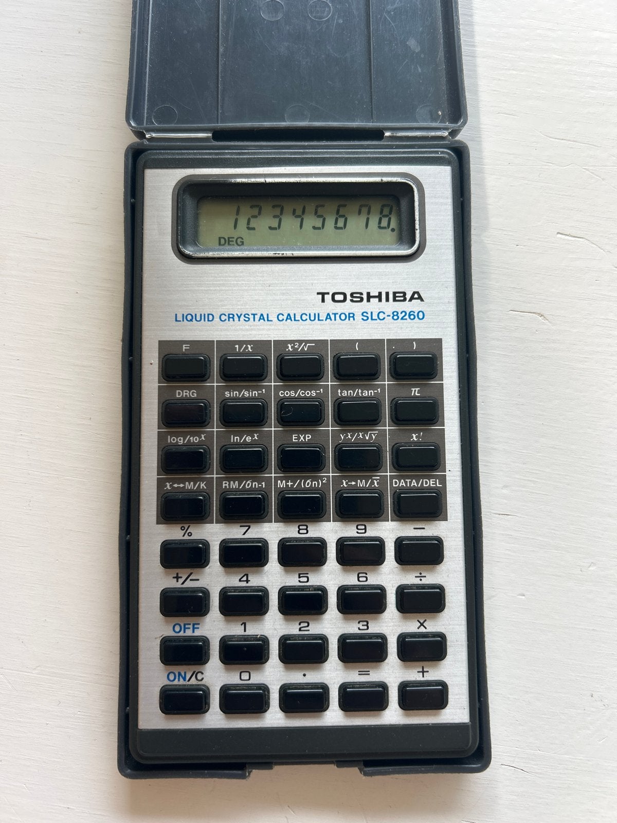 Toshiba SLC-8260 Wetenschappelijke Rekenmachine (1978), Diversen, Rekenmachines, Ophalen of Verzenden, Grafische rekenmachine