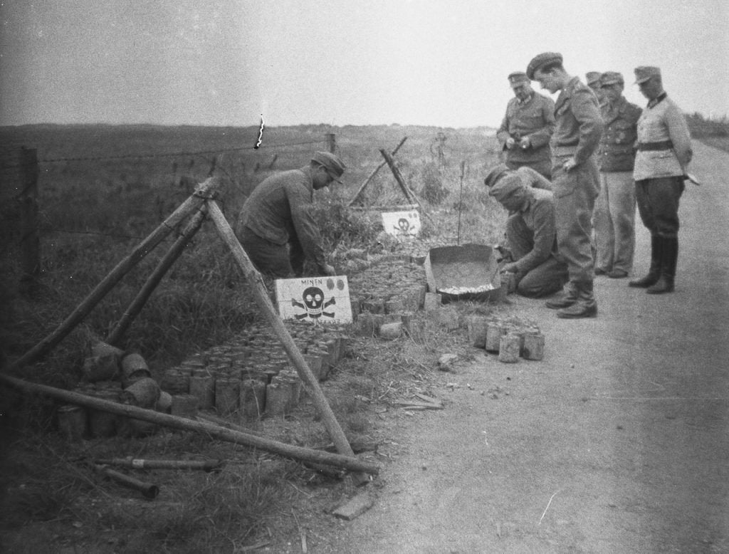 GEZOCHT: materiaal mijnopruiming Duitse gevangenen 1945-1947, Ophalen of Verzenden, Nederland, Boek of Tijdschrift