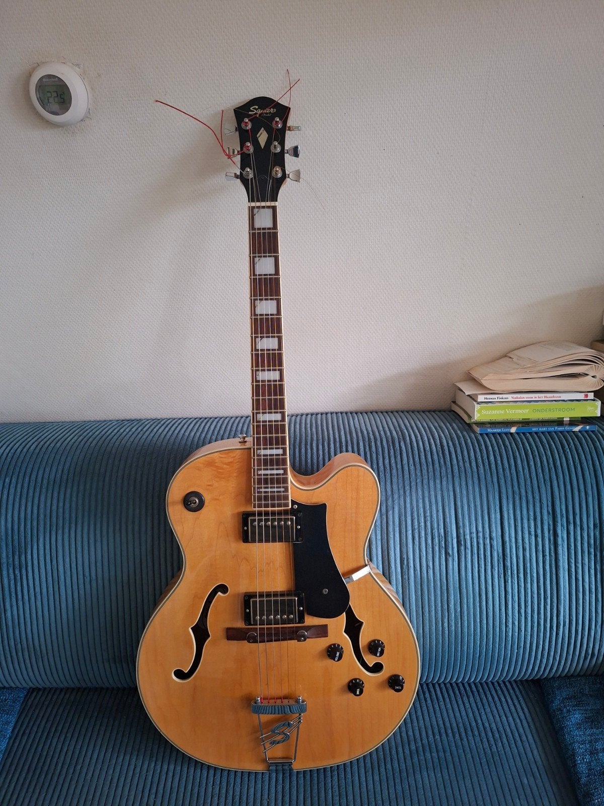 ElectrischeJazzgitaar Squier(X155) made by Fender., Muziek en Instrumenten, Snaarinstrumenten | Gitaren | Elektrisch, Ophalen
