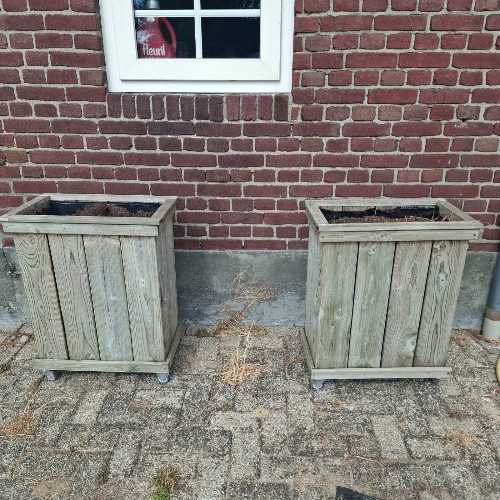 Houten bloembakken op wielen - Set van 2, Tuin en Terras, Bloembakken en Plantenbakken, Ophalen, Gebruikt, Minder dan 60 cm, Vierkant
