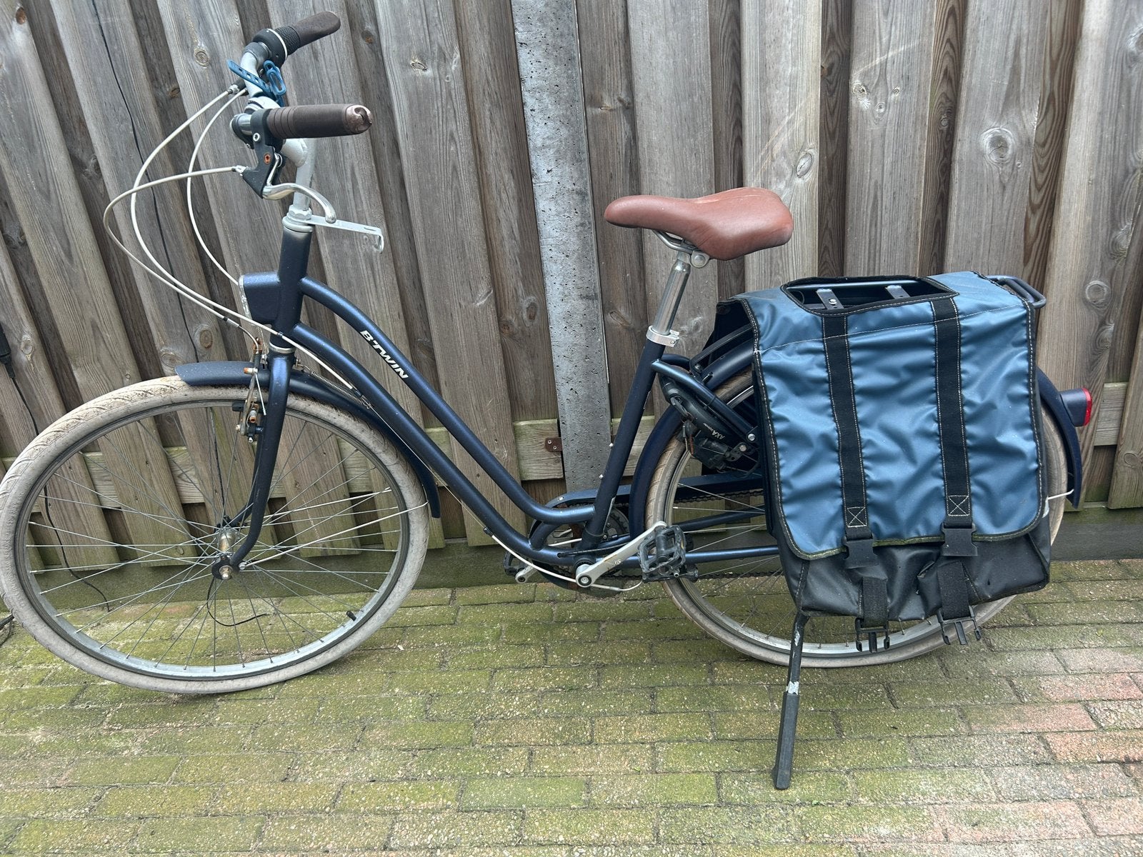 Ik verkoop een fiets van Decathlon., Fietsen en Brommers, Brommerhelmen, Ophalen, Gebruikt, Medium
