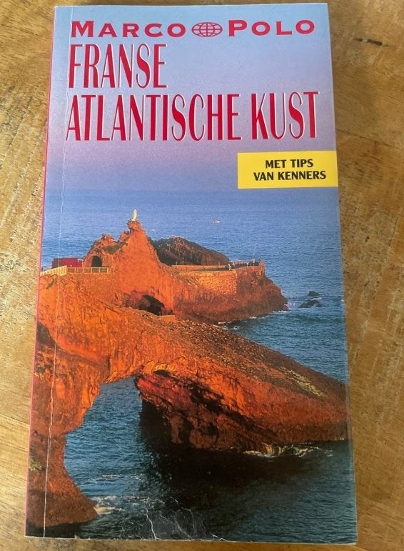Reisgids Franse Atlantische Kust - Frankrijk, Boeken, Europa, Ophalen of Verzenden, Zo goed als nieuw, Reisgids of -boek