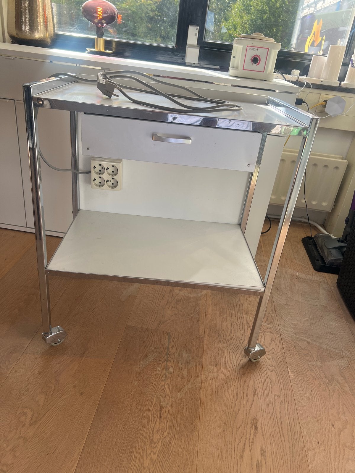 Pedicure/schoonheidsspecialiste karretje trolley, Ophalen, Minder dan 55 cm, Gebruikt, Metaal of Aluminium