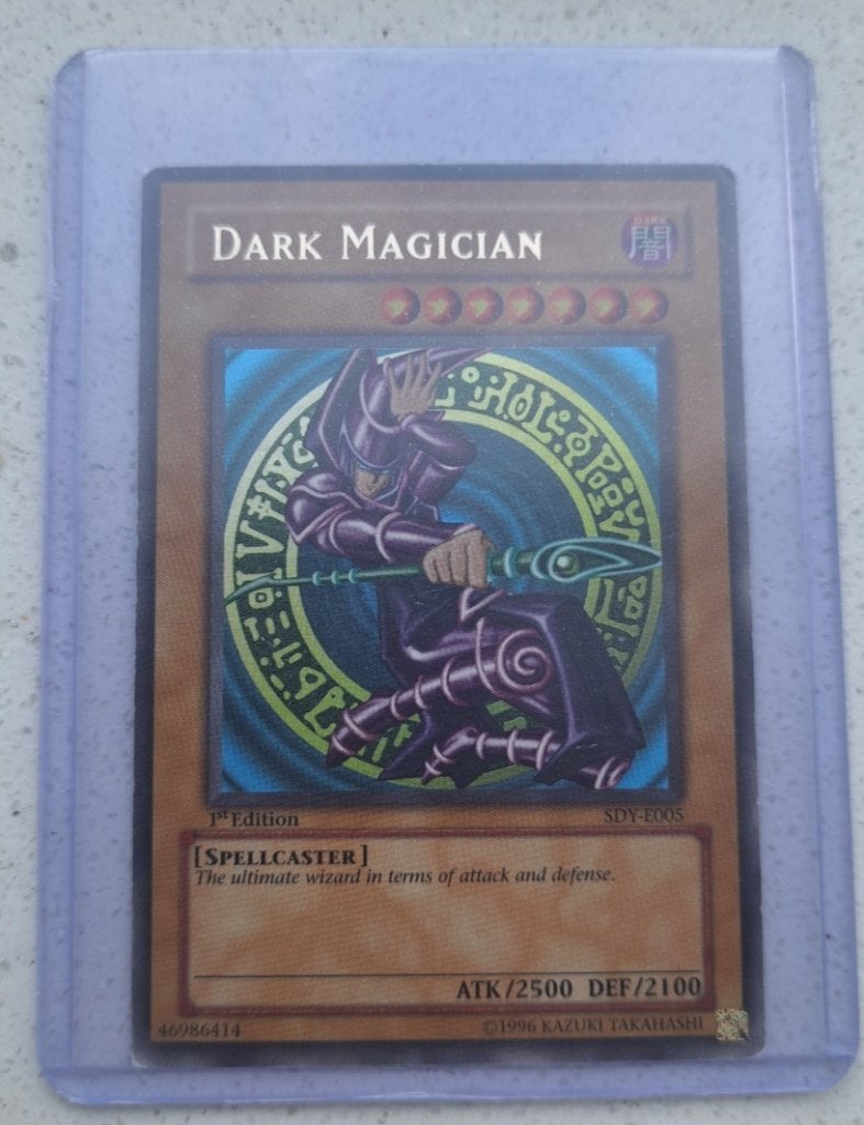 Yu Gi Oh kaart Dark Magician 1e editie te koop, Ophalen of Verzenden, Gebruikt, Losse kaart