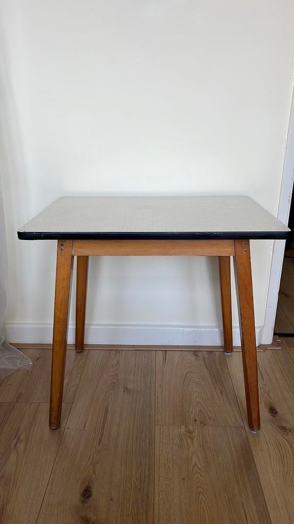 Vintage formica bijzettafel, Gebruikt, Mid century, 55 tot 75 cm, Rechthoekig