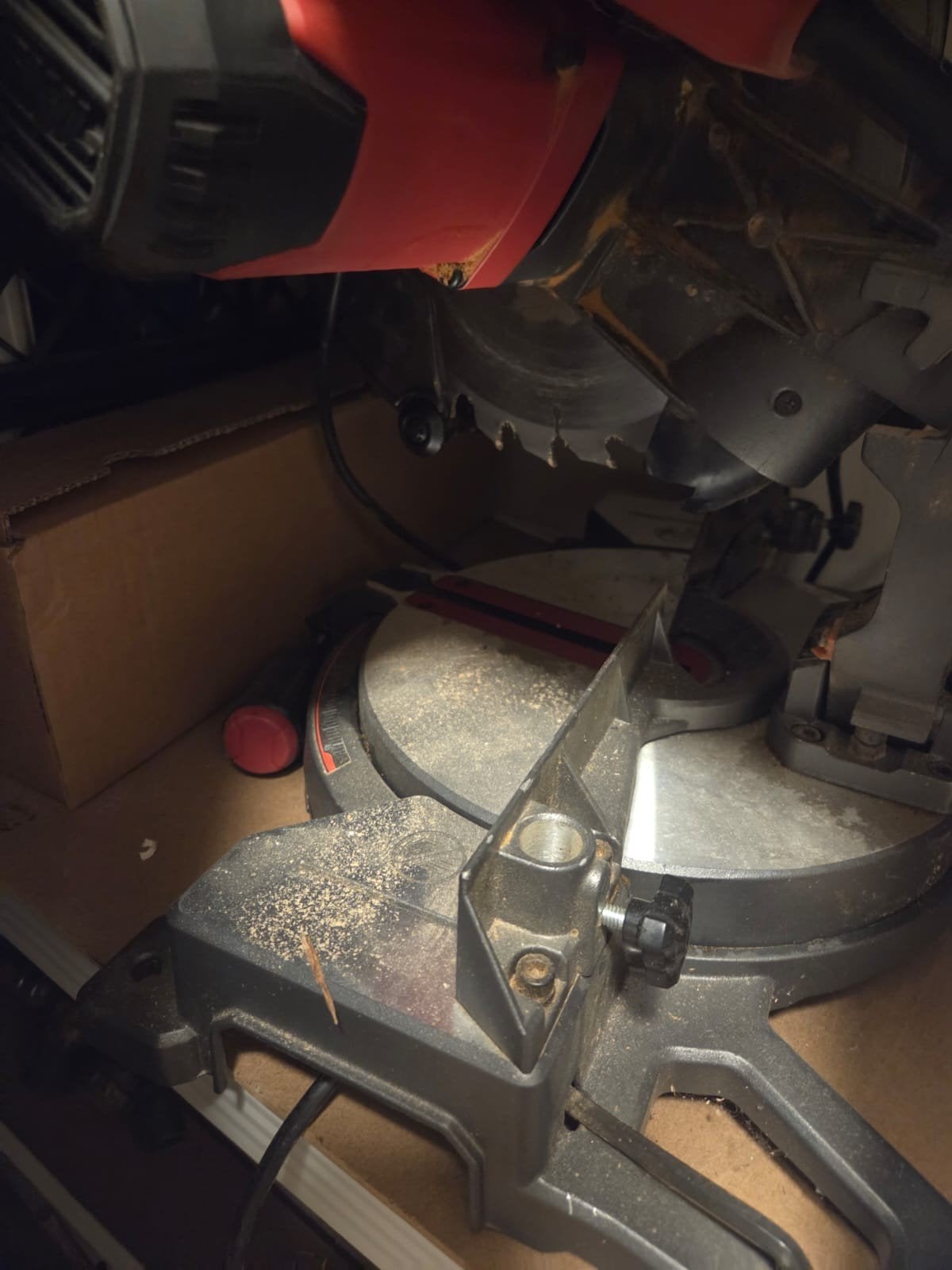 Gebruikte Afkortzaag - Krachtig en Betrouwbaar, Gebruikt, Onbekend, 70 mm of meer, 600 tot 1200 watt