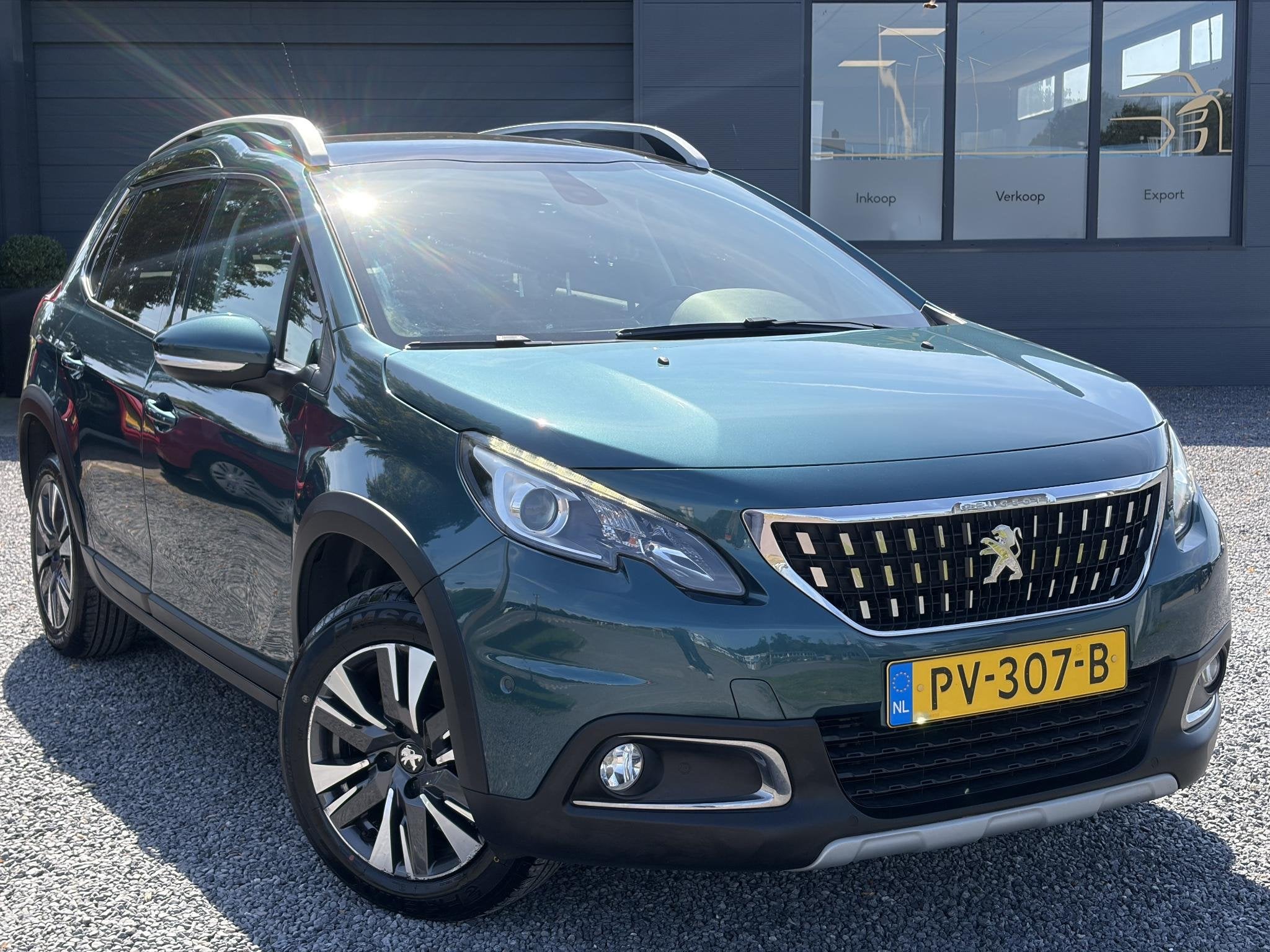 Peugeot 2008 1.2 PureTech Allure ✓1e Eigenaar✓D-riem vv, Auto's, Voorwielaandrijving, Dealer onderhouden, Stof, Euro 6