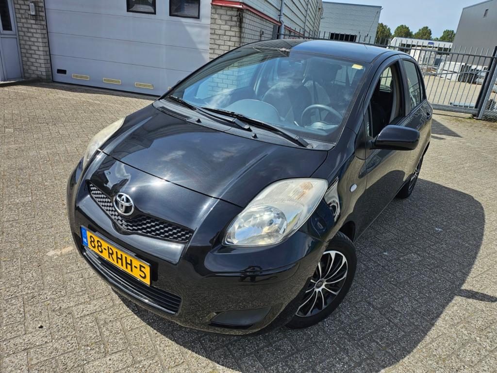 Toyota Yaris 1.3 16V Vvt-i 5DR 2011 Zwart, Auto's, Voorwielaandrijving, Stof, 40 €/maand, Zwart