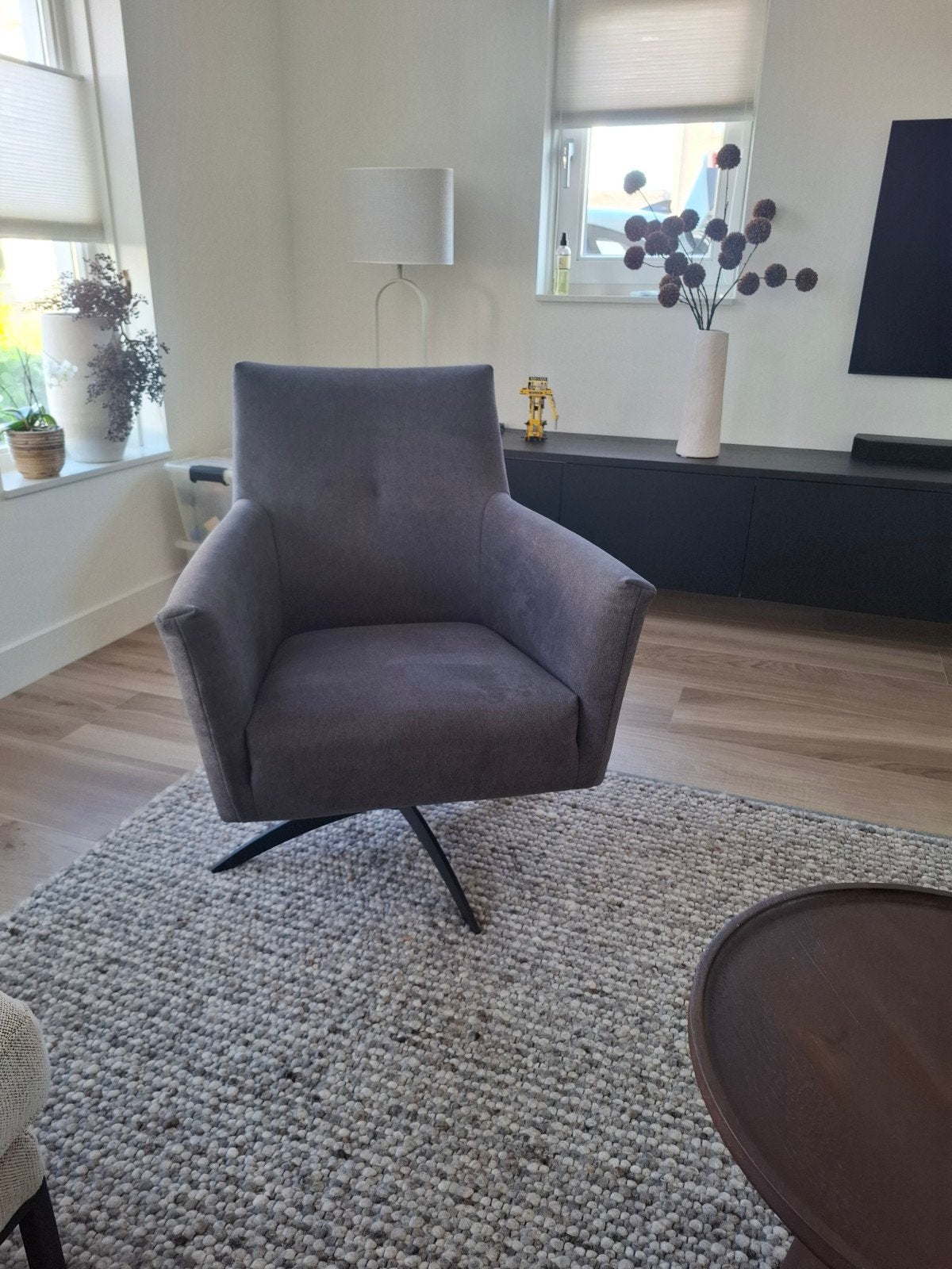 Moderne draaibare fauteuil - Grijs stof, Huis en Inrichting, Stoelen, Ophalen, Modern, Scandinavisch, Zo goed als nieuw, Stof