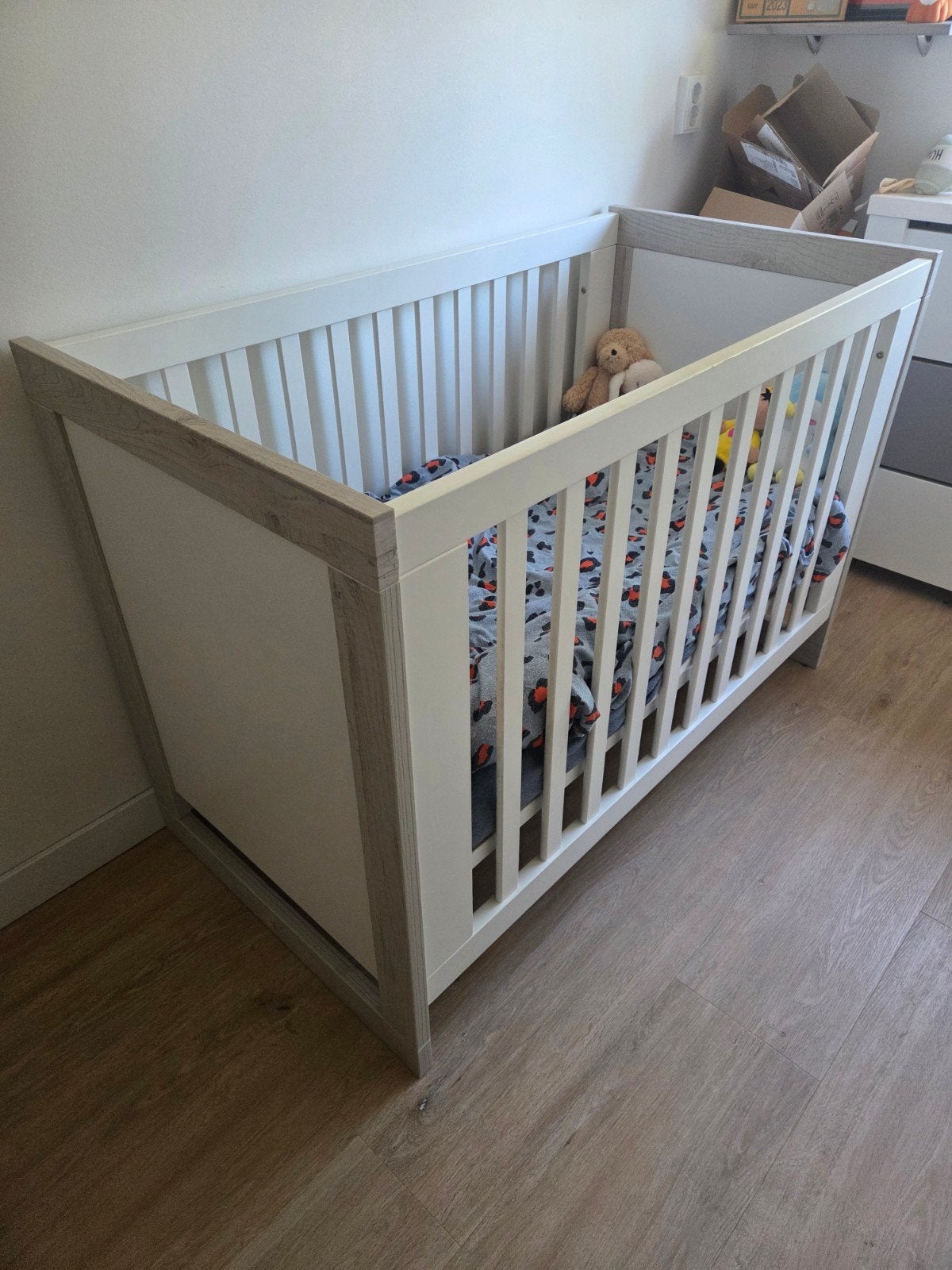TWF Babykamer Meubels: Ledikant, Commode en Kledingkast, Ophalen, Gebruikt, Jongetje of Meisje