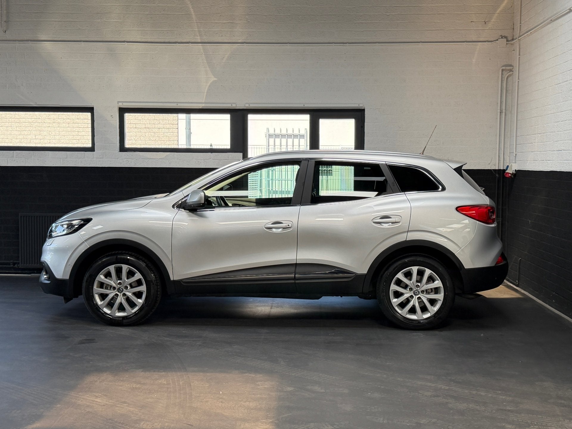 Renault Kadjar 1.2 TCe Intens | Climate | Cruise | Navi | 1/, Auto's, Voorwielaandrijving, Kadjar, Zwart, 4 cilinders