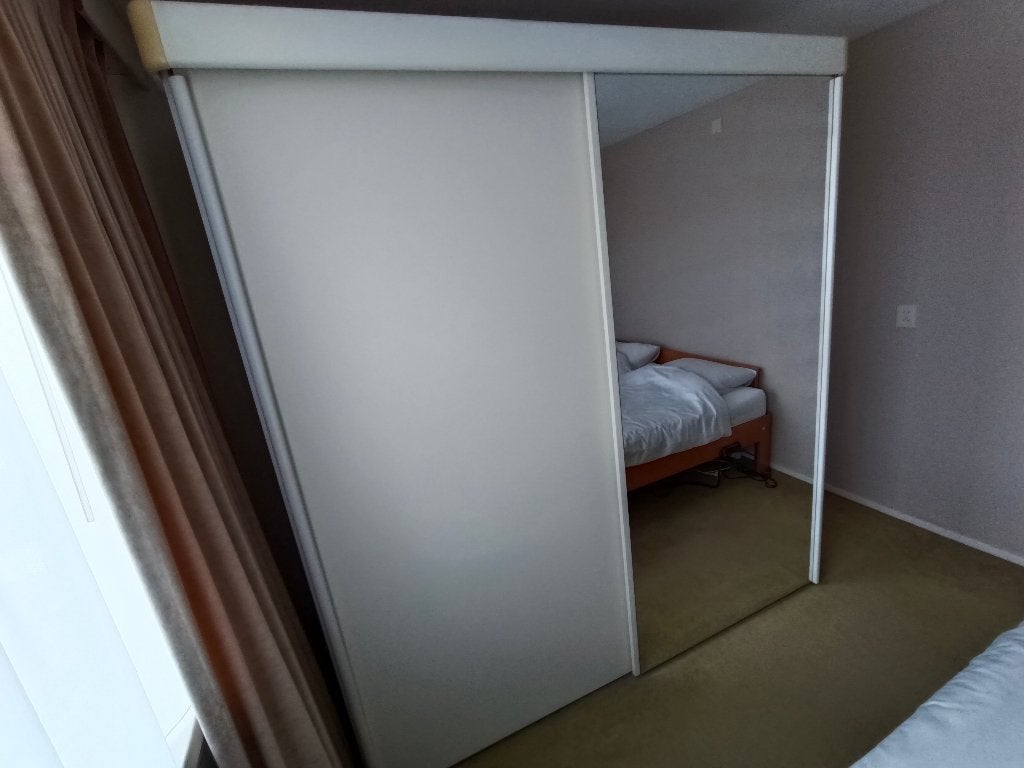Kledingkast met spiegel en schuifdeuren, Ophalen, Overige materialen, Gebruikt, 200 cm of meer
