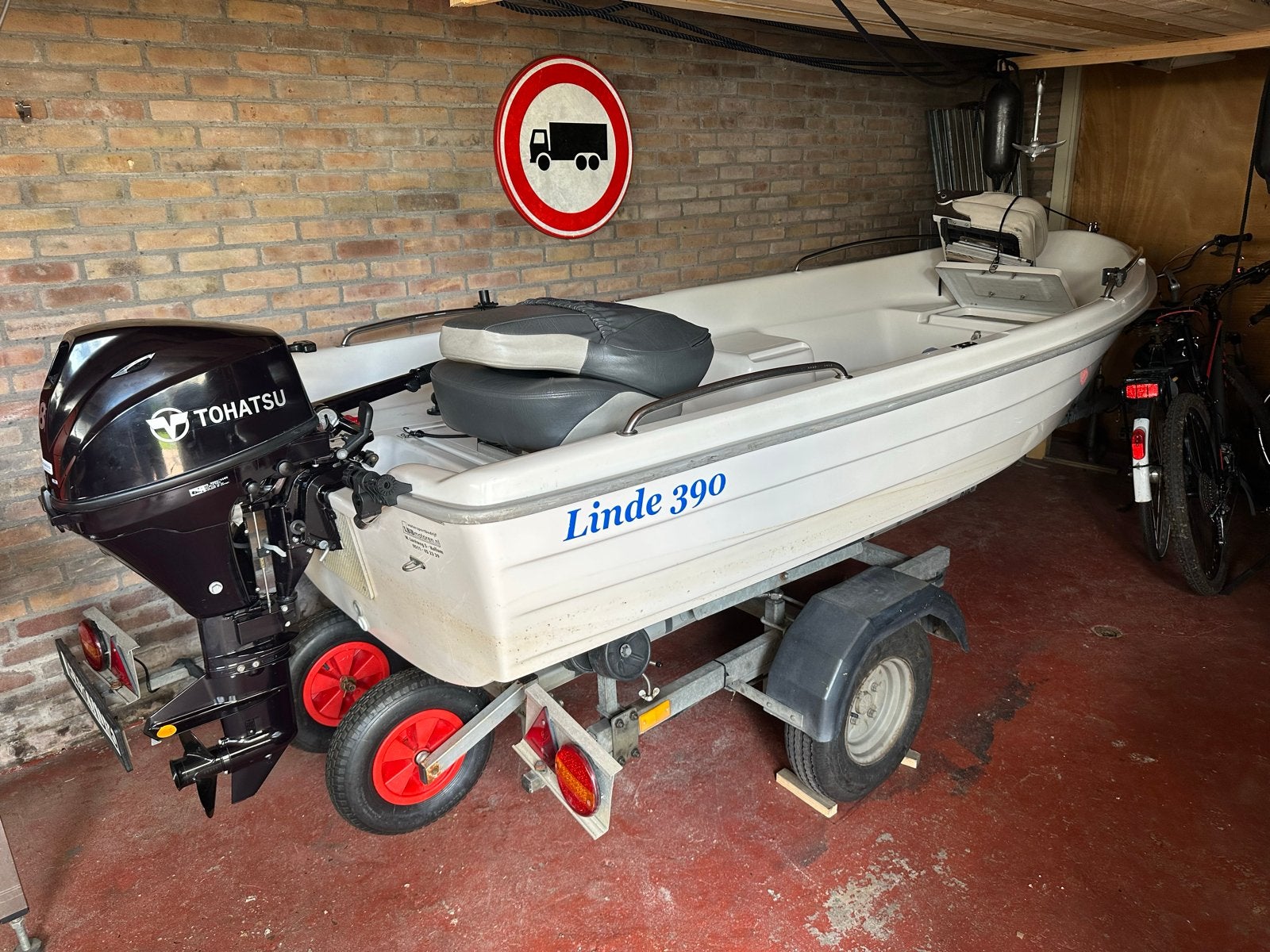Linde 390 visboot met trailer en Lowrance Eagle 7 fishfinder, Watersport en Boten, Ophalen, Overige merken, Gebruikt, Buitenboordmotor