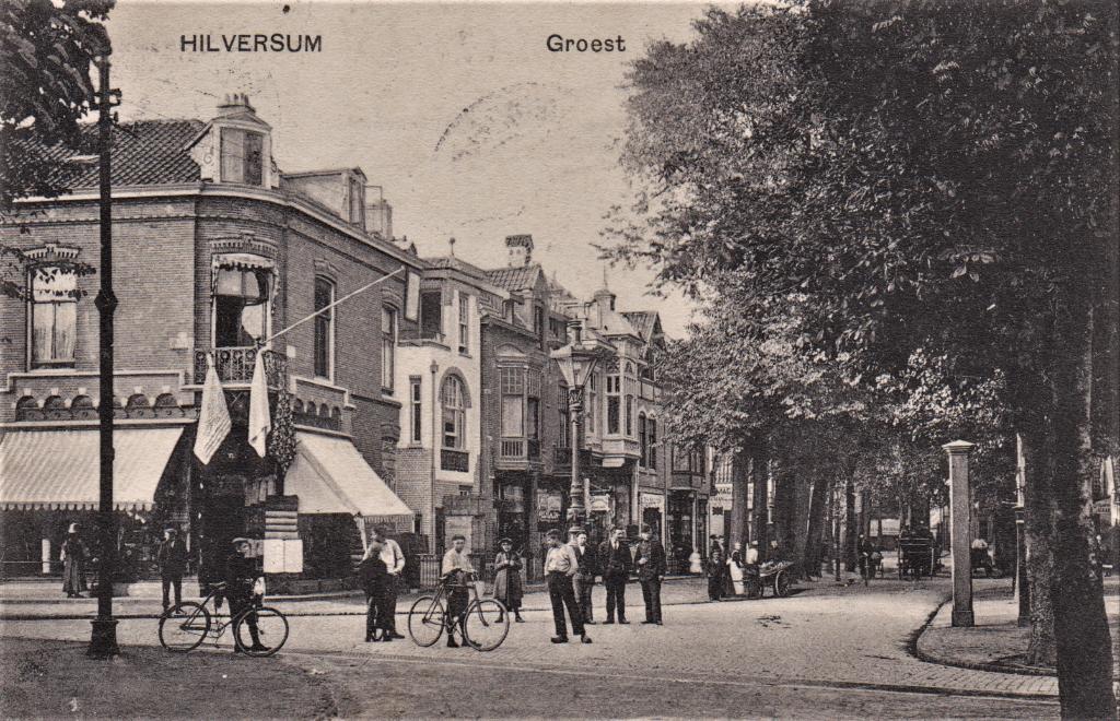 Hilversum - Groest - Met volk, Verzenden, 1920 tot 1940, Gelopen, Noord-Holland