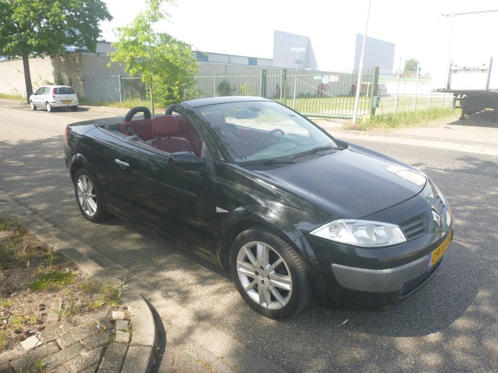 Renault Mégane 2.0 16V Cabrio Euro4 2004 Zwart, Auto's, Voorwielaandrijving, 1998 cc, 4 cilinders, Cabriolet