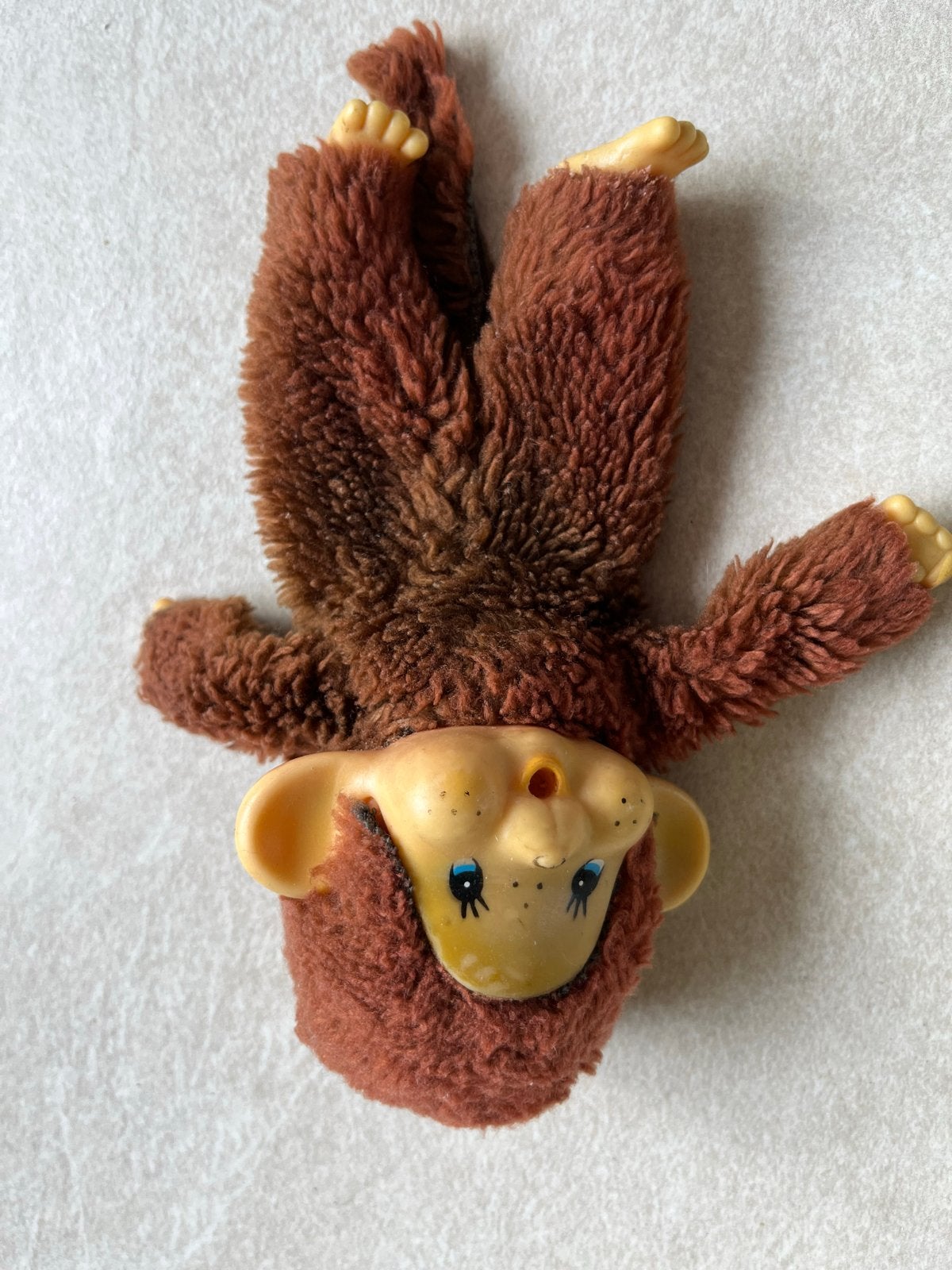 Monchhichi Vintage aap knuffel met plastic gezichtje, Kinderen en Baby's, Ophalen, Gebruikt, Klein (minder dan 20 cm), Bruin